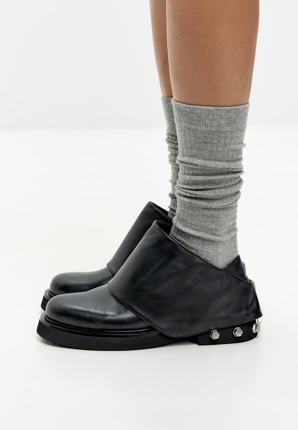 Mules de piel con tacón escultural – Negro