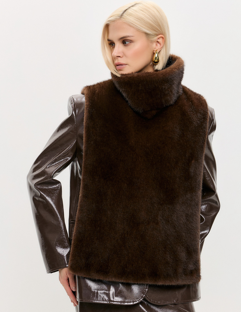 FAUX FUR SLEEVELESS SCULPED TOP WITH COLLAR