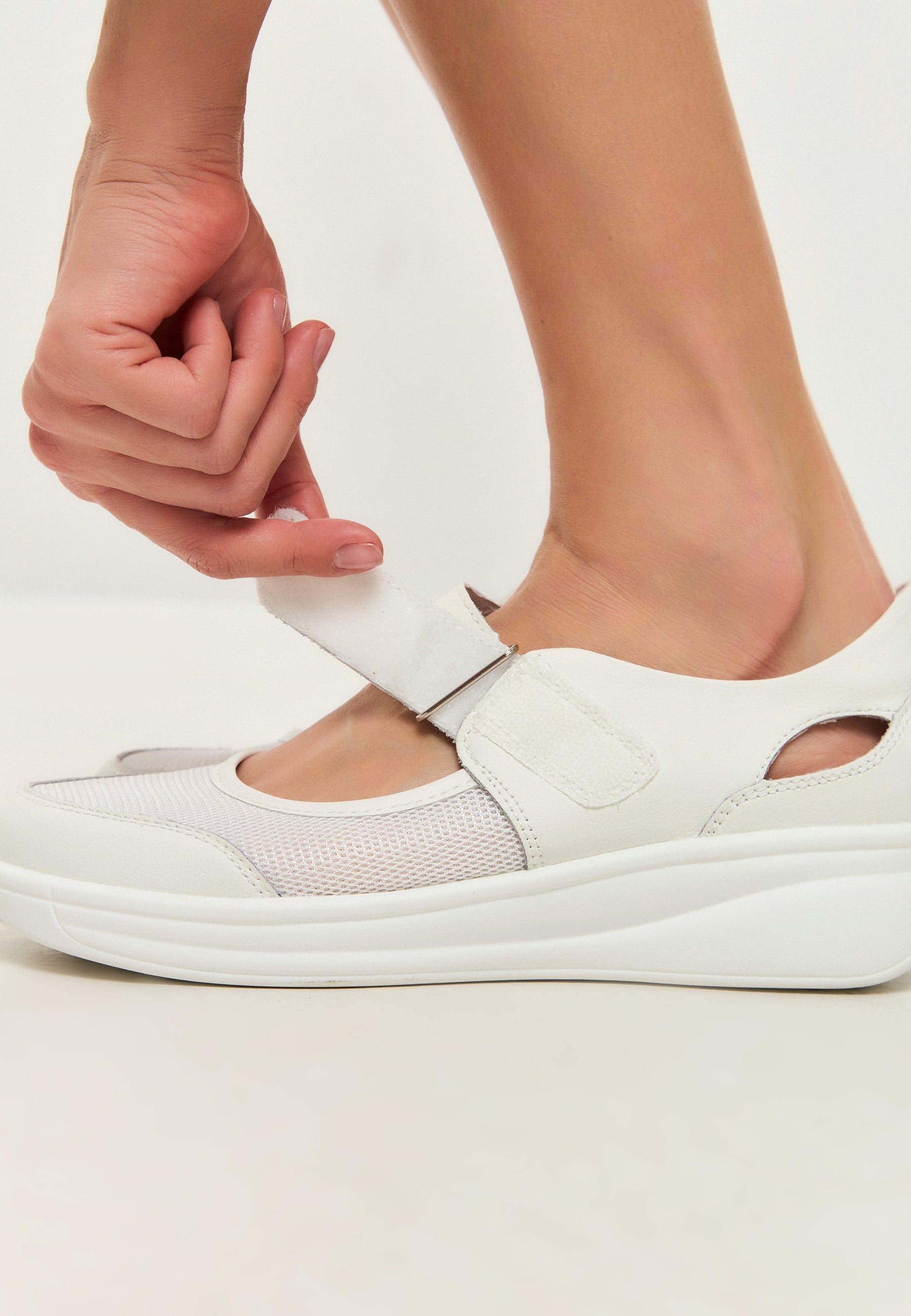 Summer Leather Sneakers - White