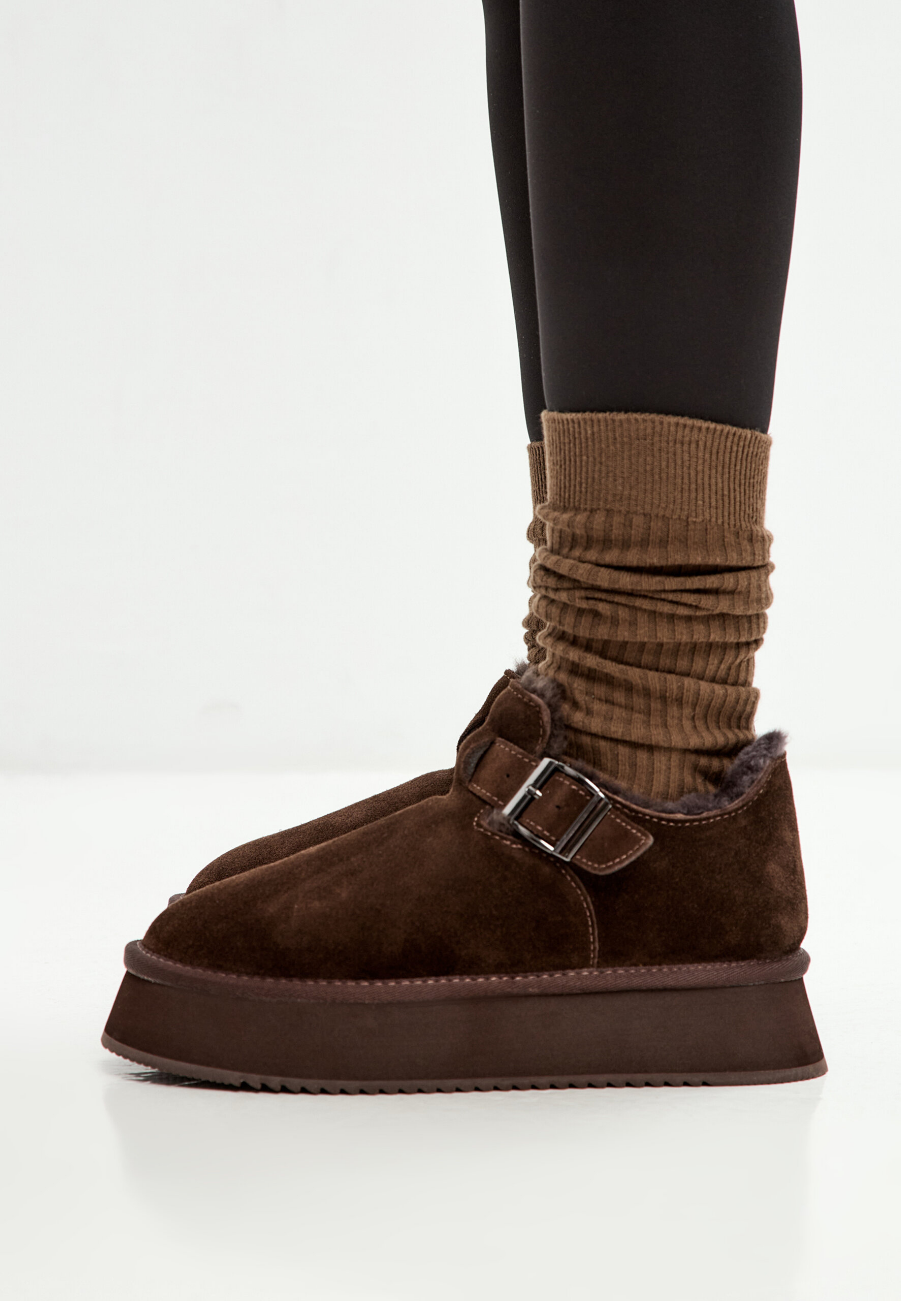 Cocoa loafers met gesp van schapenvacht – Bruin