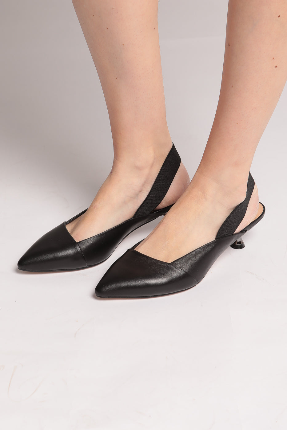 Slingback pumps i taupefarvet læder – Sort