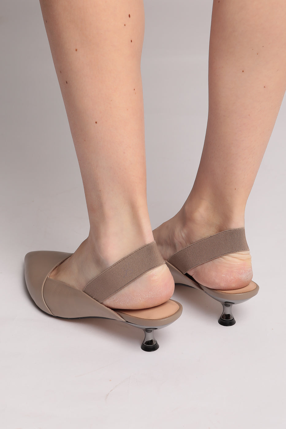 Slingback pumps i læder – Beige