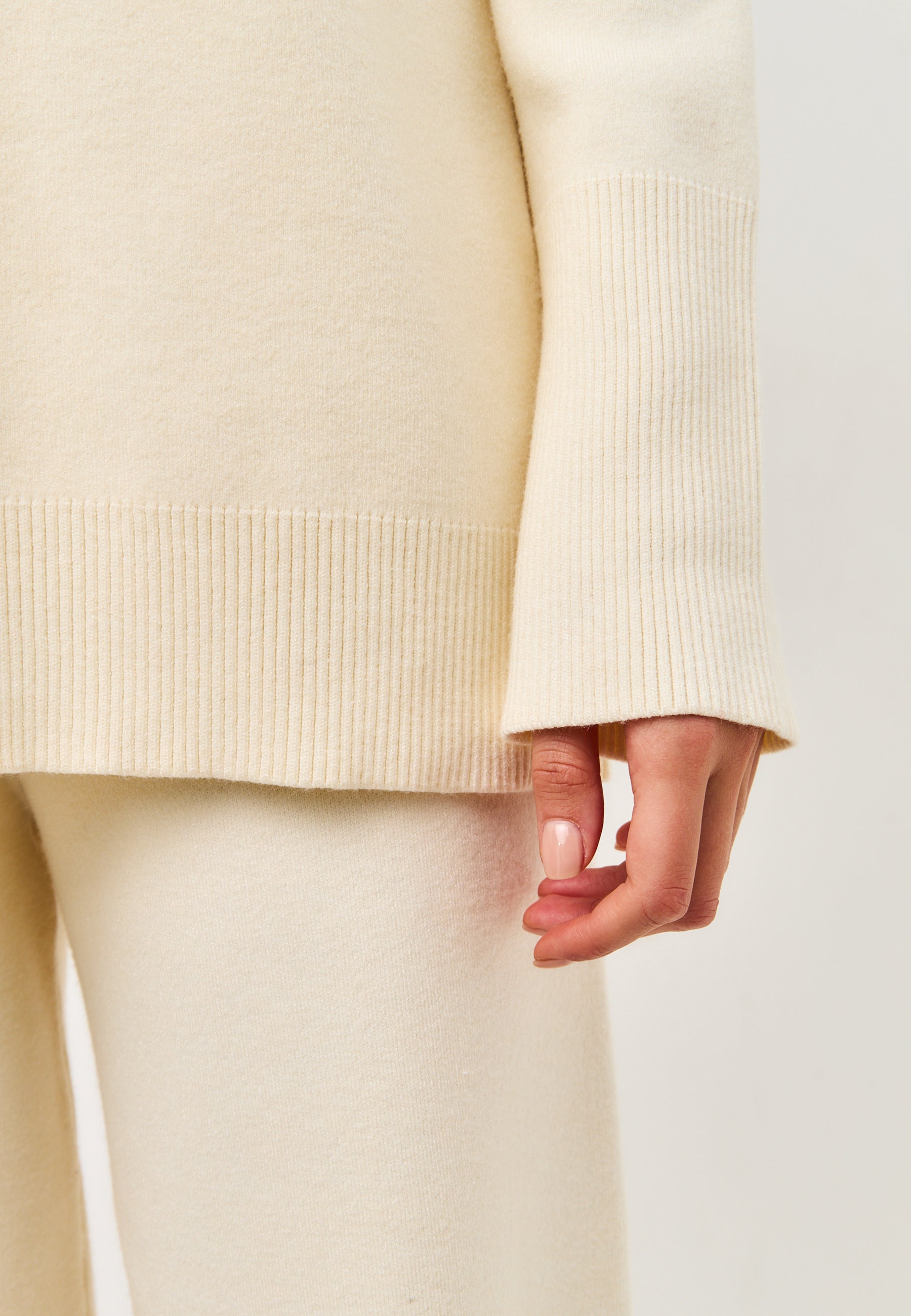 Minimalist Knitwear Set - Beige