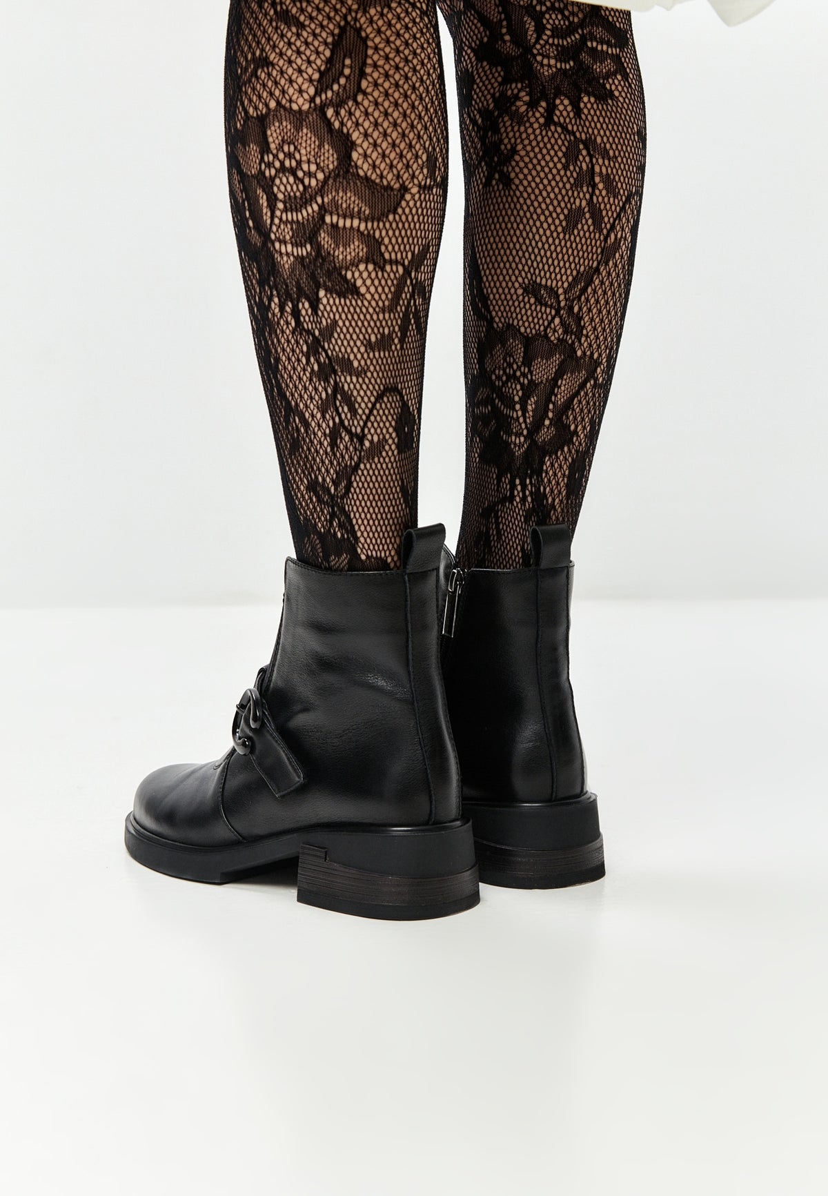 Heart Bit Low-Heeled Leather Ankle Boots