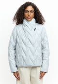 Chaqueta corta acolchada con diseño chevron – Azul claro