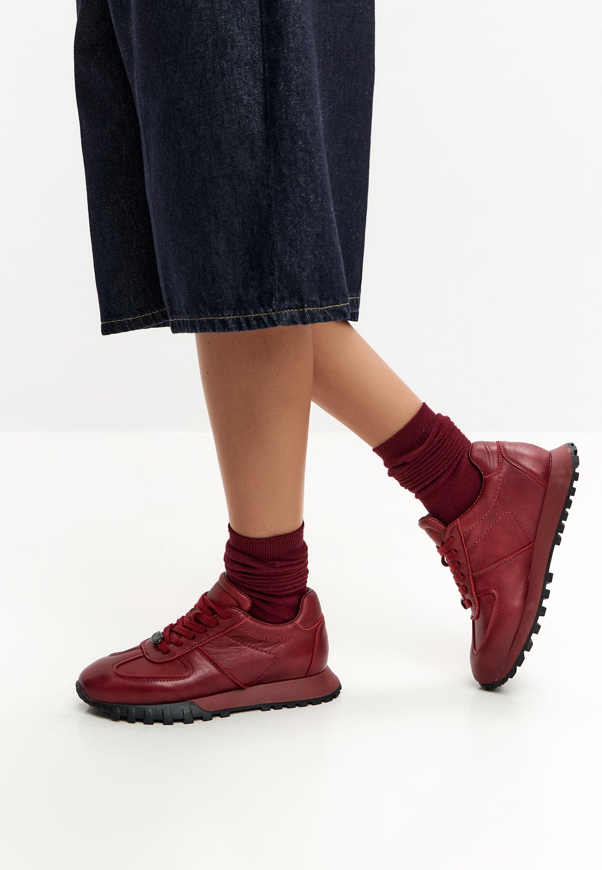 Zapatillas de piel acharolada – burdeos
