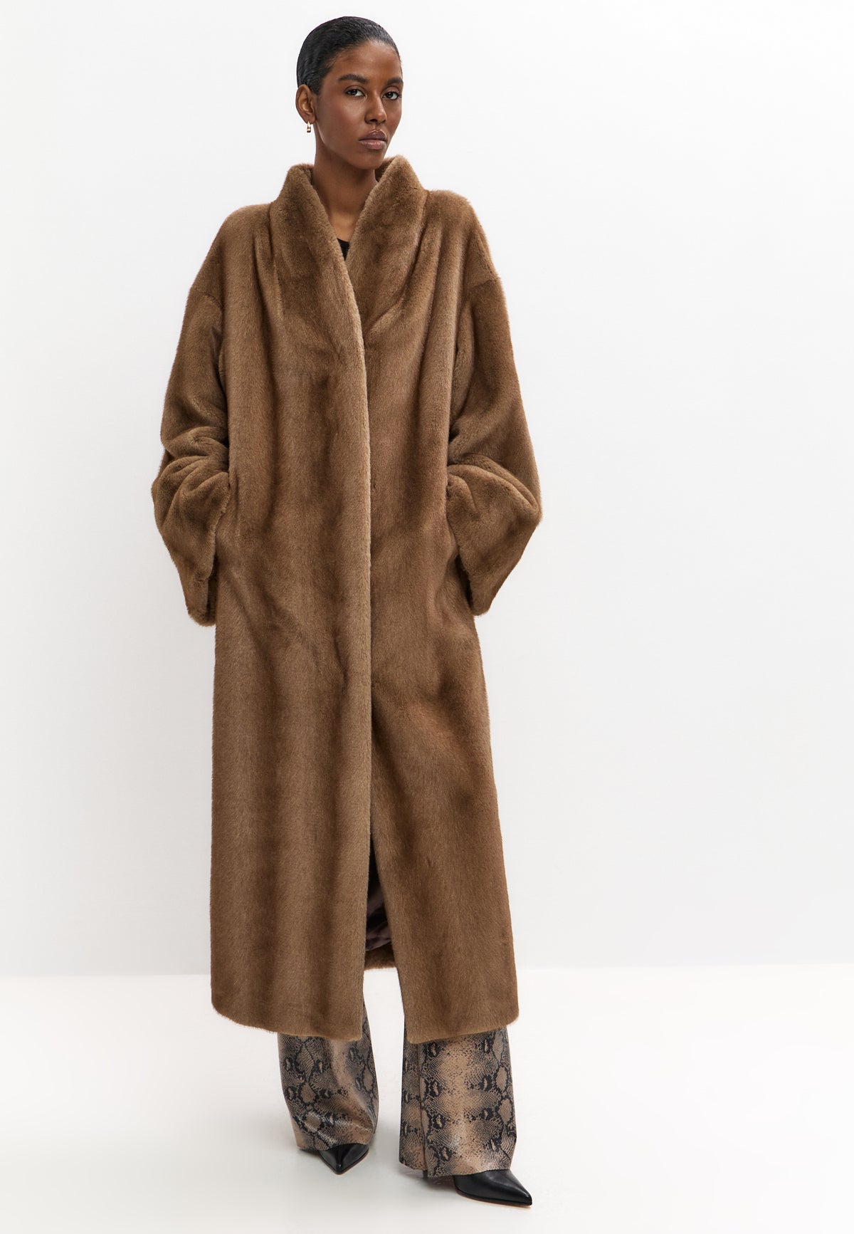 Abrigo Noir Luxe – Topo