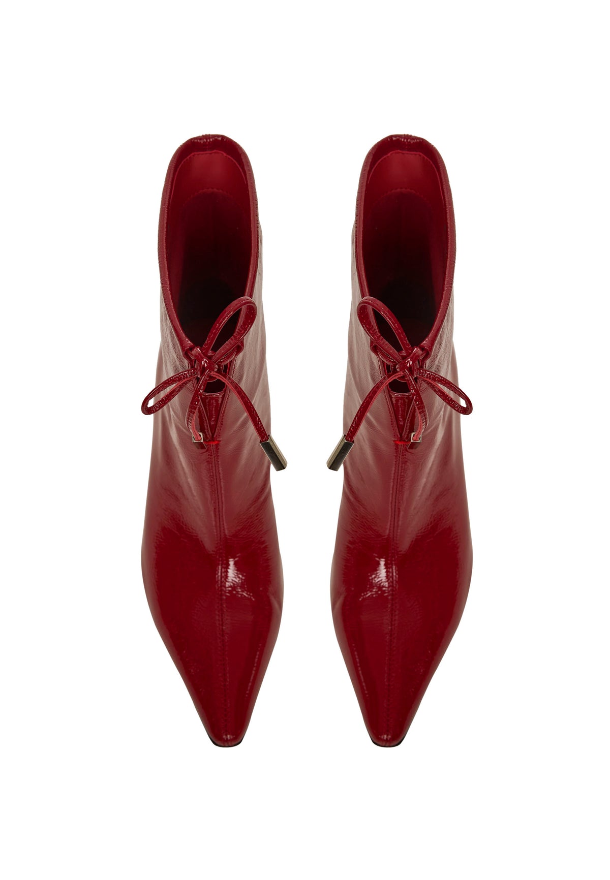 Bottines à talon kitten en cuir verni à bout pointu – Rouge