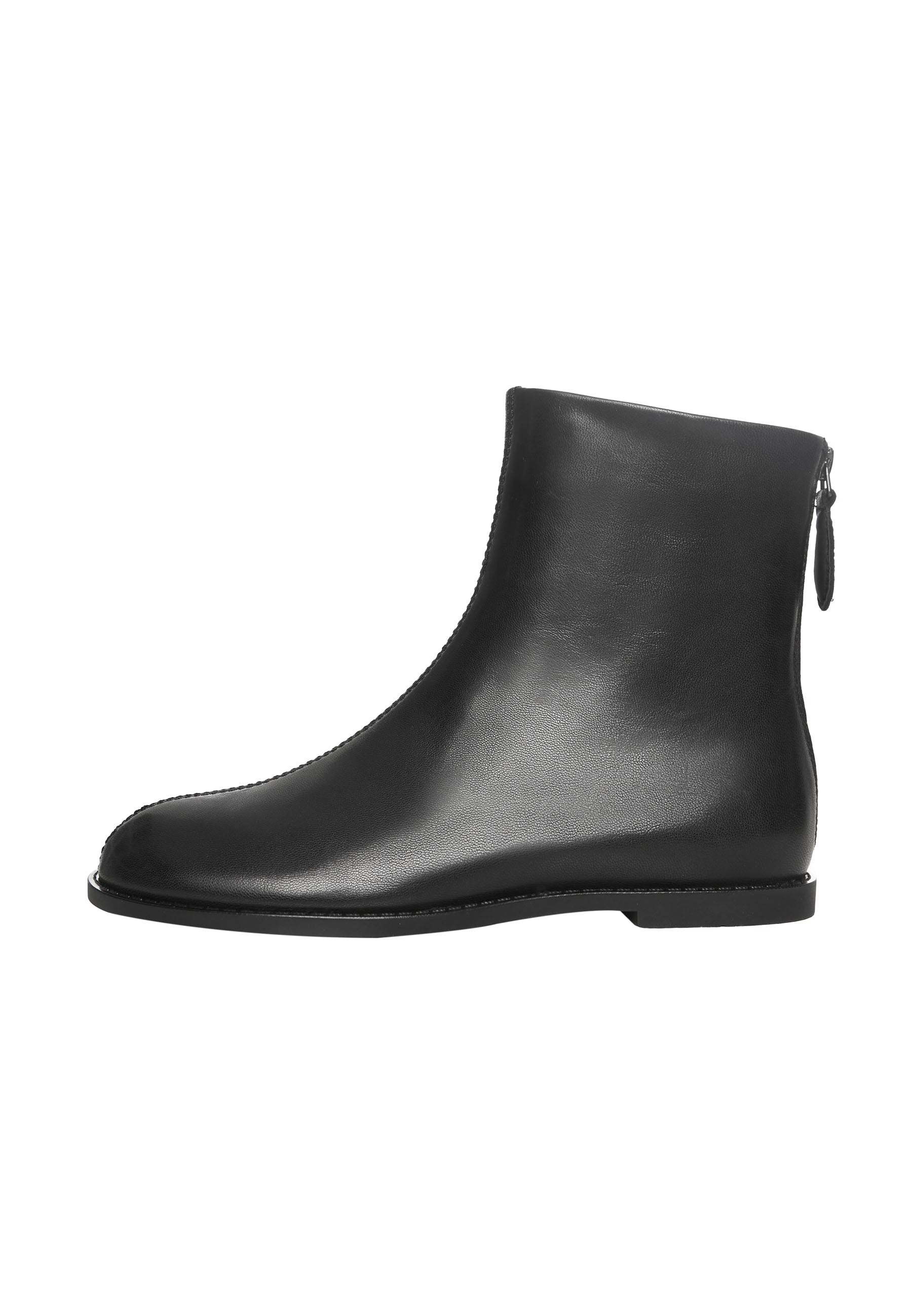 Platta minimalistiska ankelboots i premiumläder – Svart