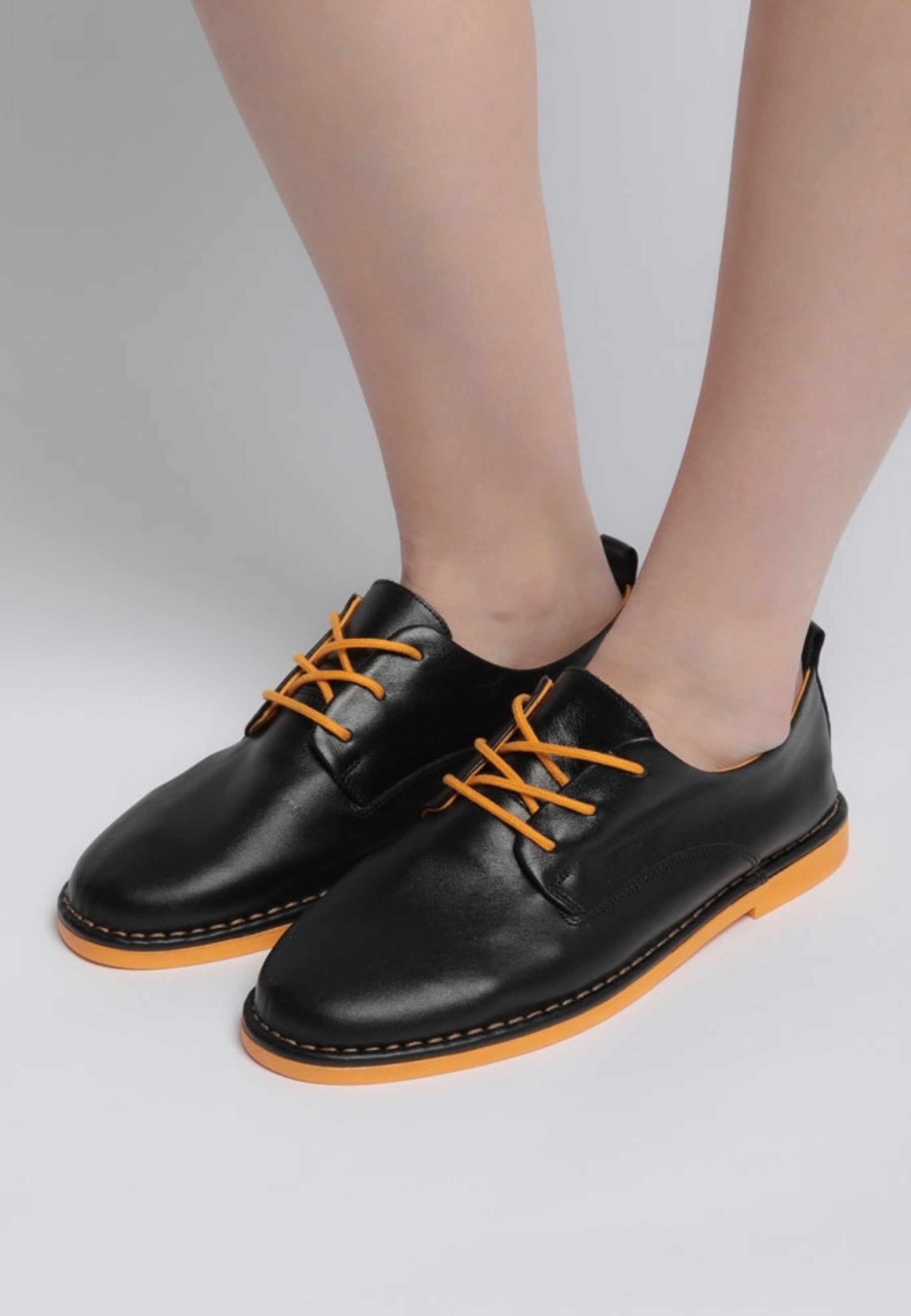 Vibrant Leather Oxford Shoes - Black