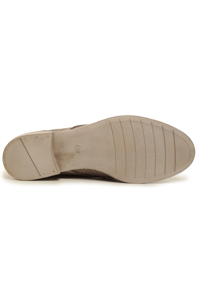 Botines de piel perforada - Beige