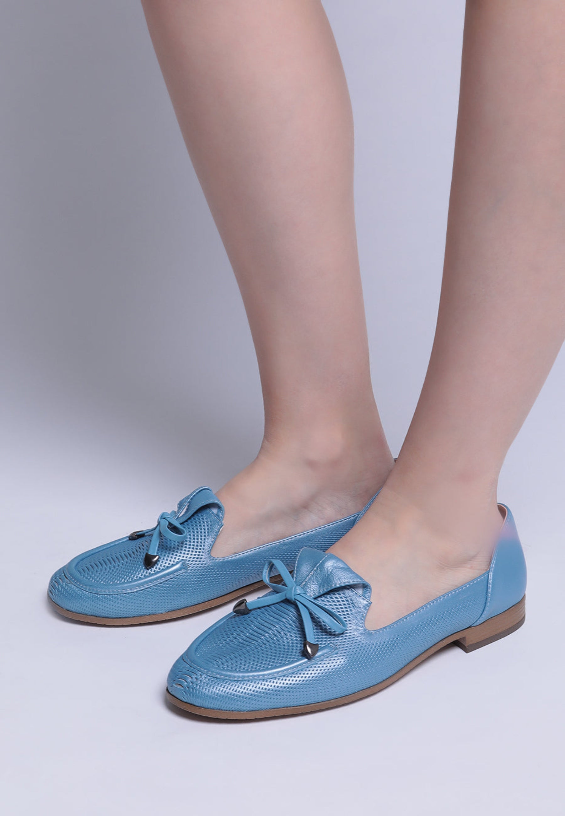 Perforated Bow-Tie Loafers - Blue