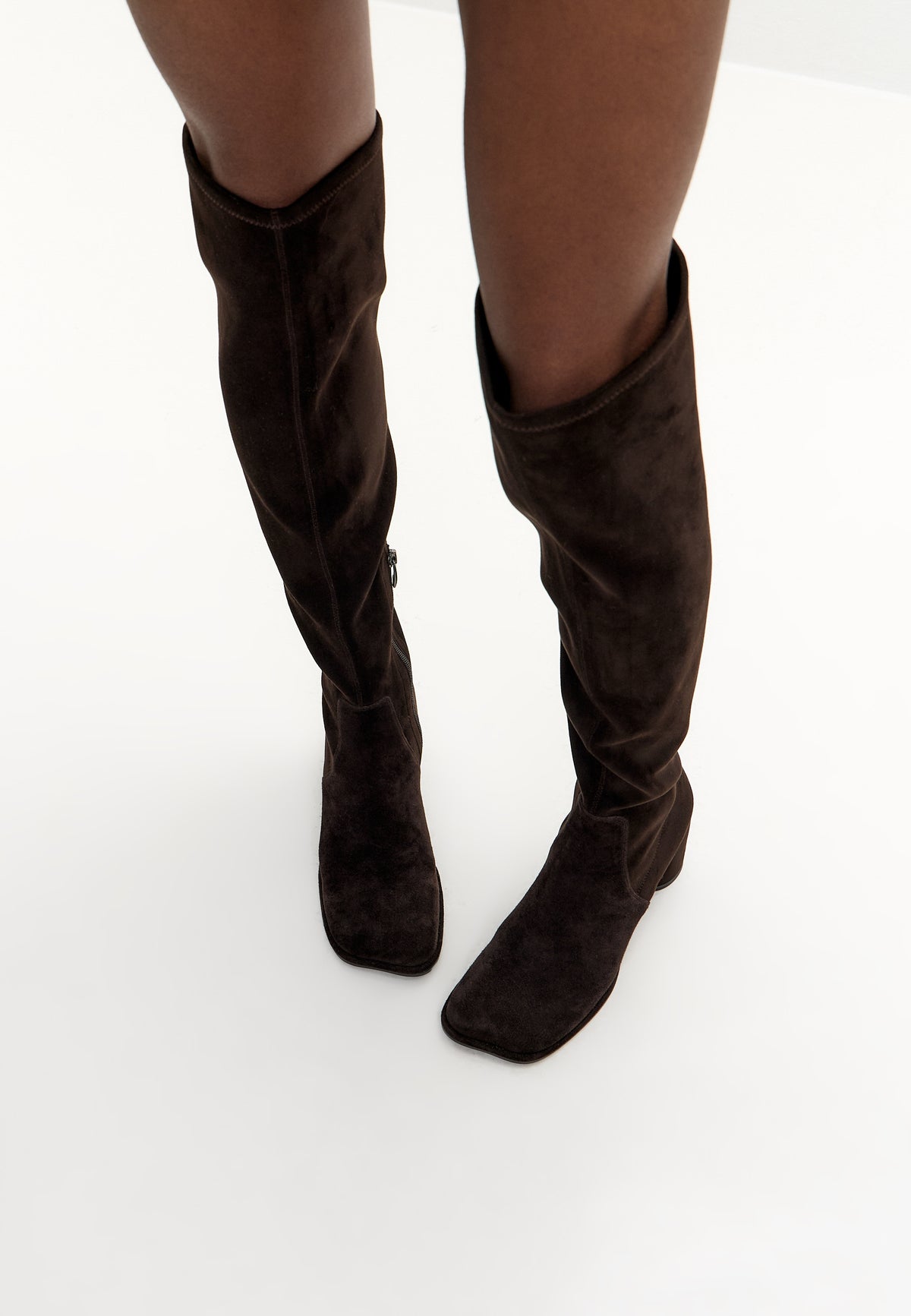Botas altas em camurça – Castanho