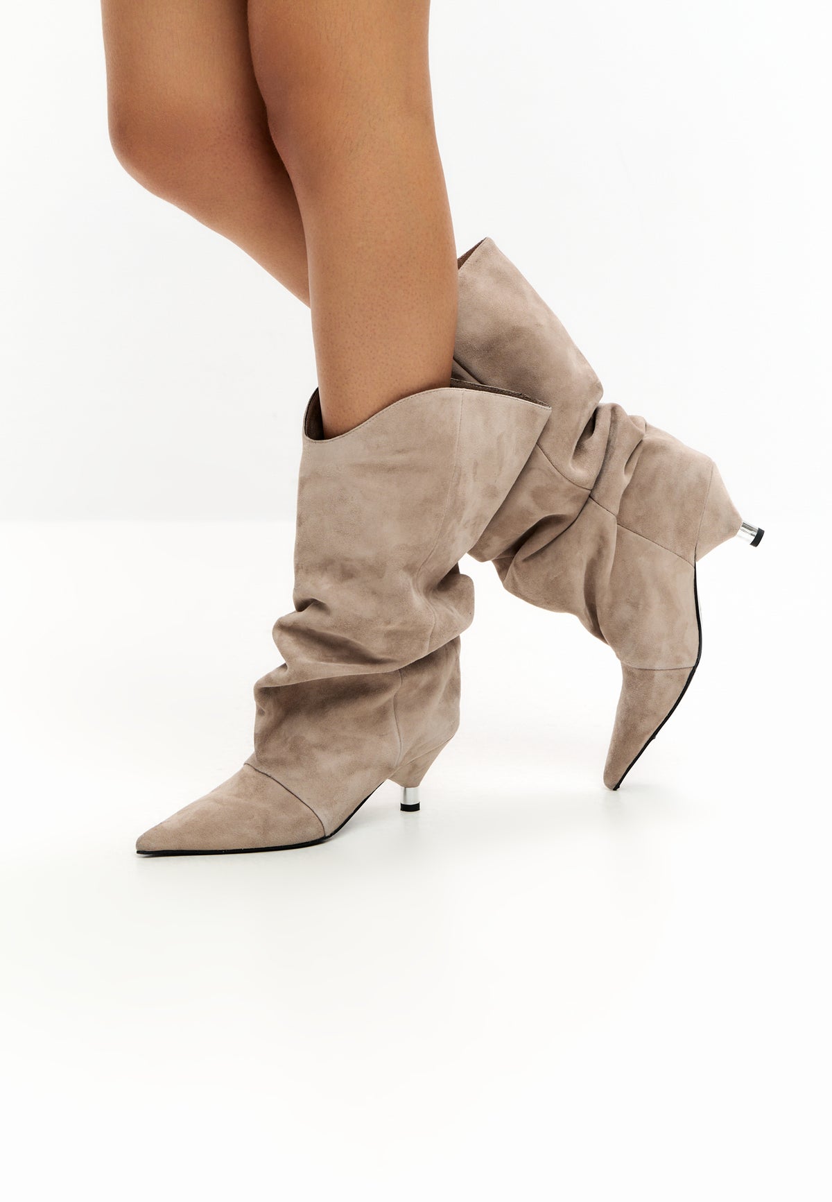 Botki na obcasie typu kitten heel – Beżowe