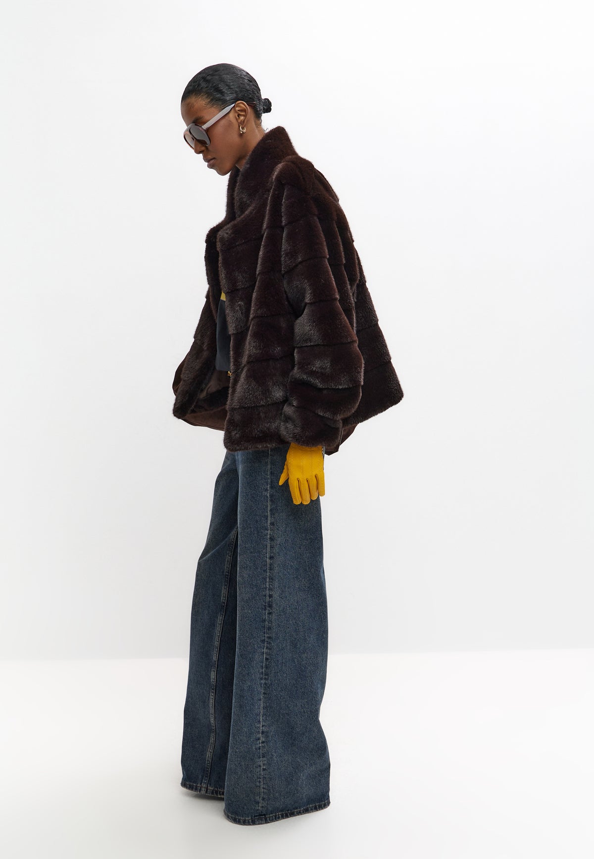 Jacke aus Kunstfell mit Turtle-Kragen – Schokolade