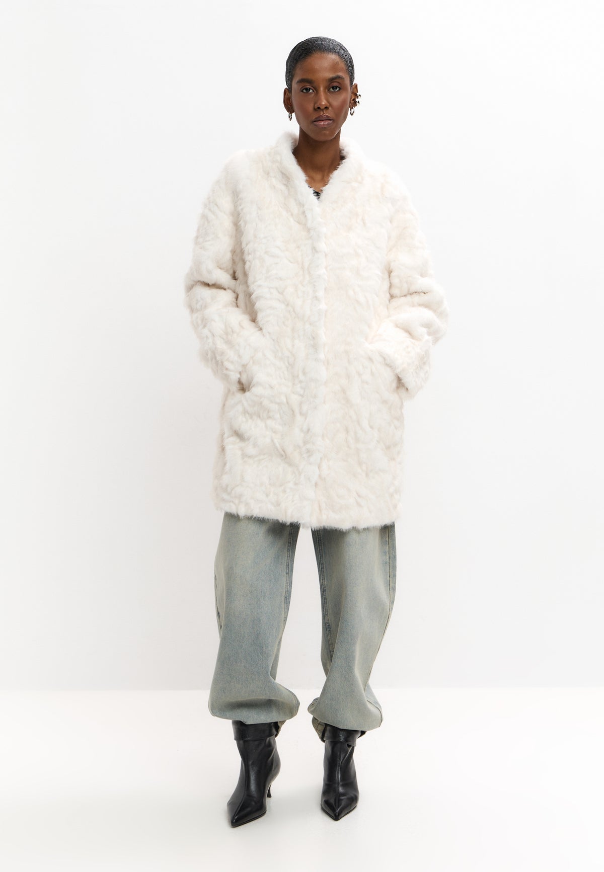 Manteau oversize en fausse fourrure laiteuse