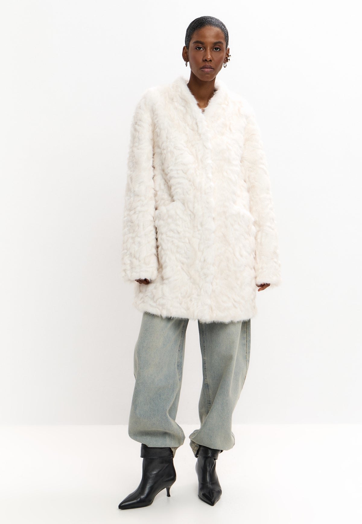 Manteau oversize en fausse fourrure laiteuse