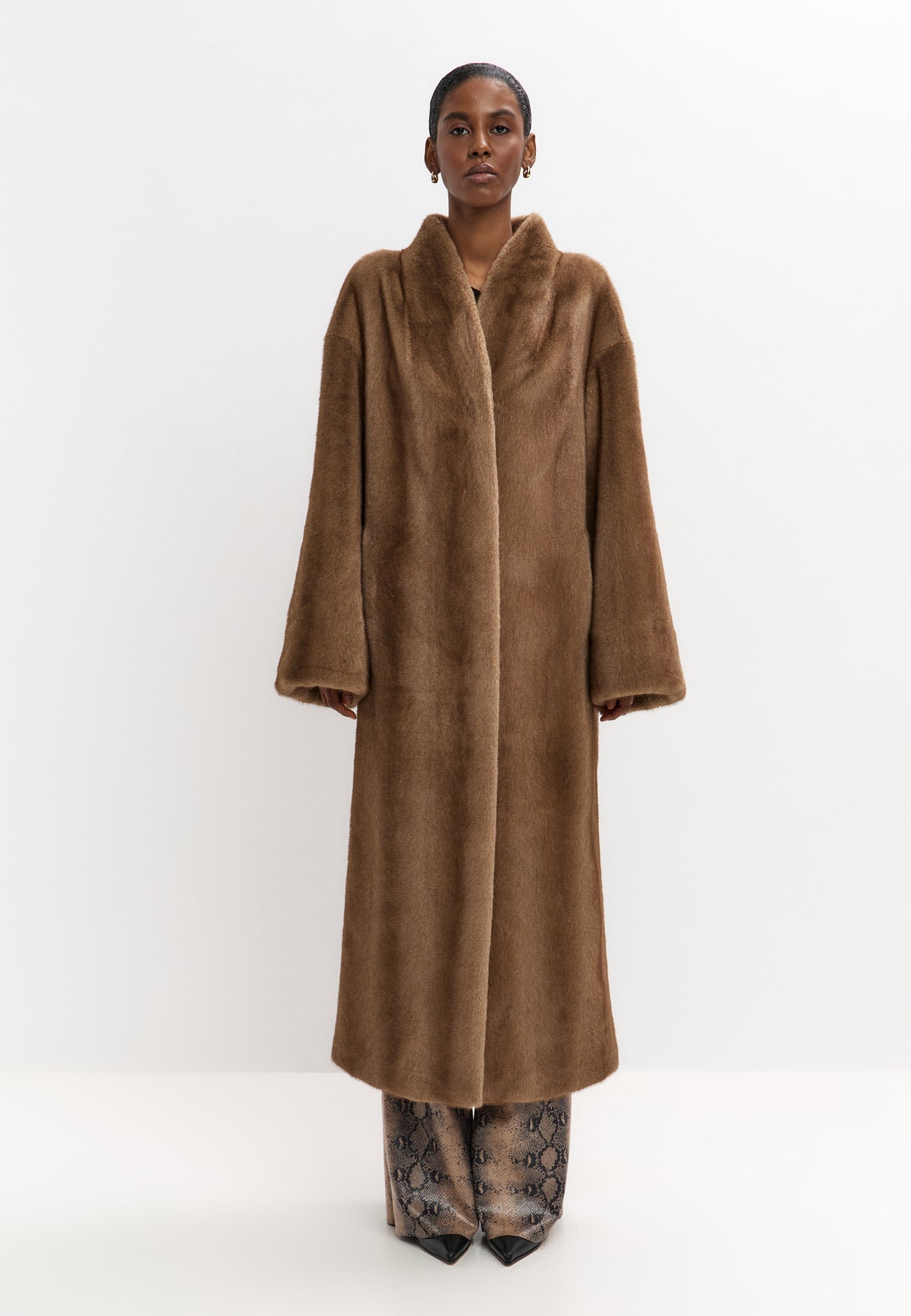 Abrigo Noir Luxe – Topo