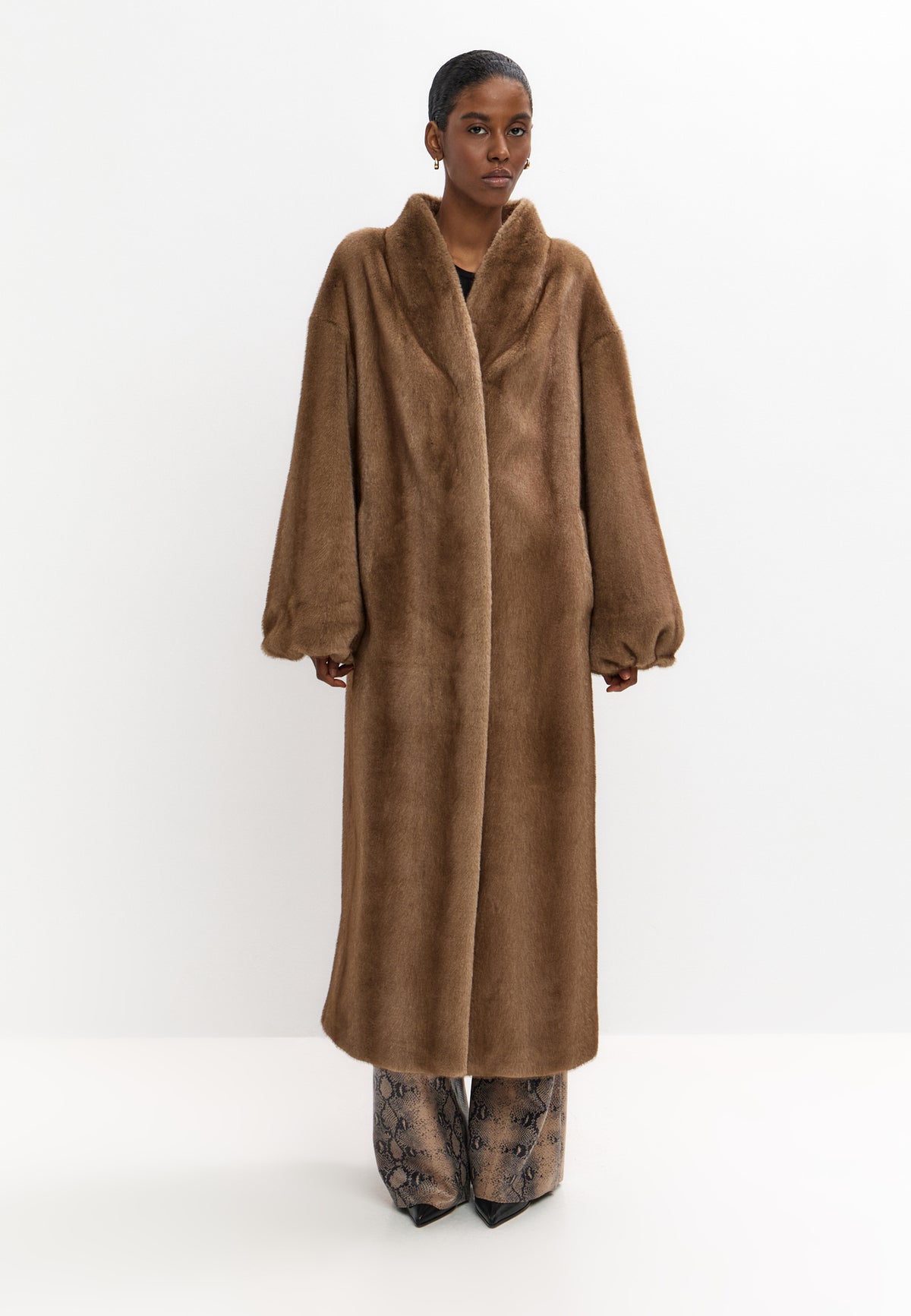 Abrigo Noir Luxe – Topo