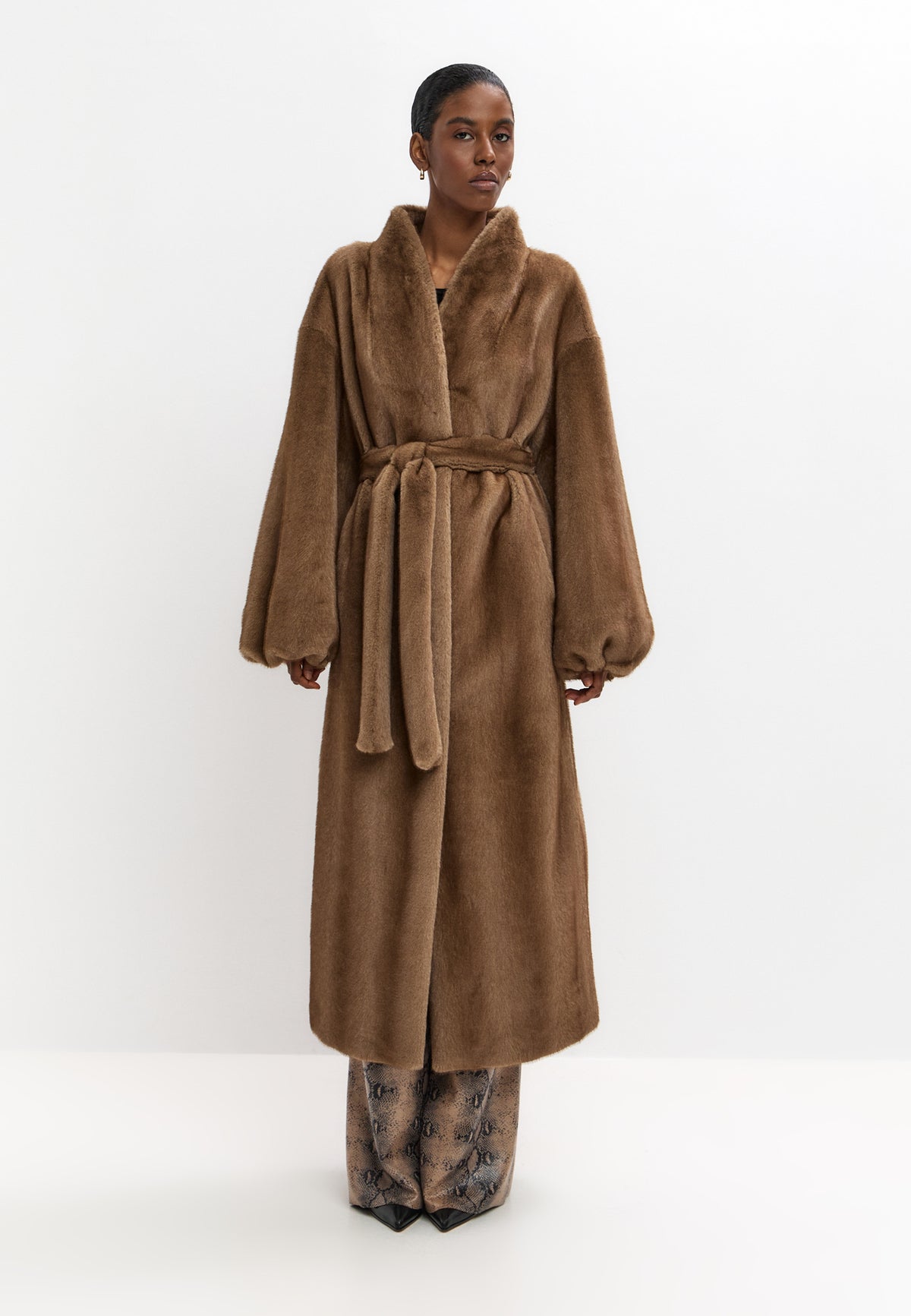 Abrigo Noir Luxe – Topo