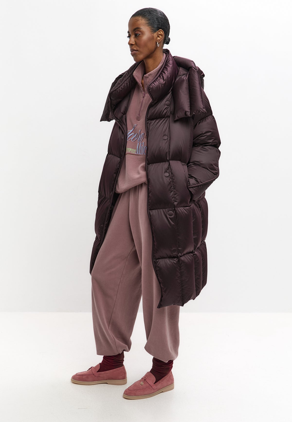 Lange oversized gewatteerde jas met capuchon – Donkerpaars
