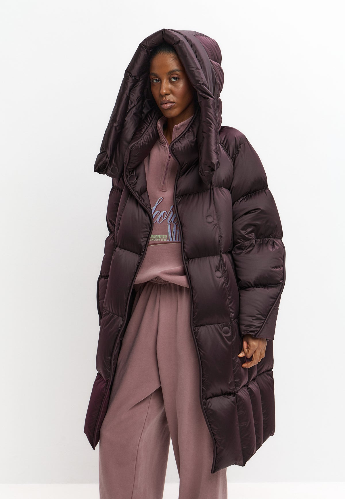 Lange oversized gewatteerde jas met capuchon – Donkerpaars