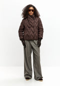 Kort gewatteerd jack met chevron-patroon – Bruin