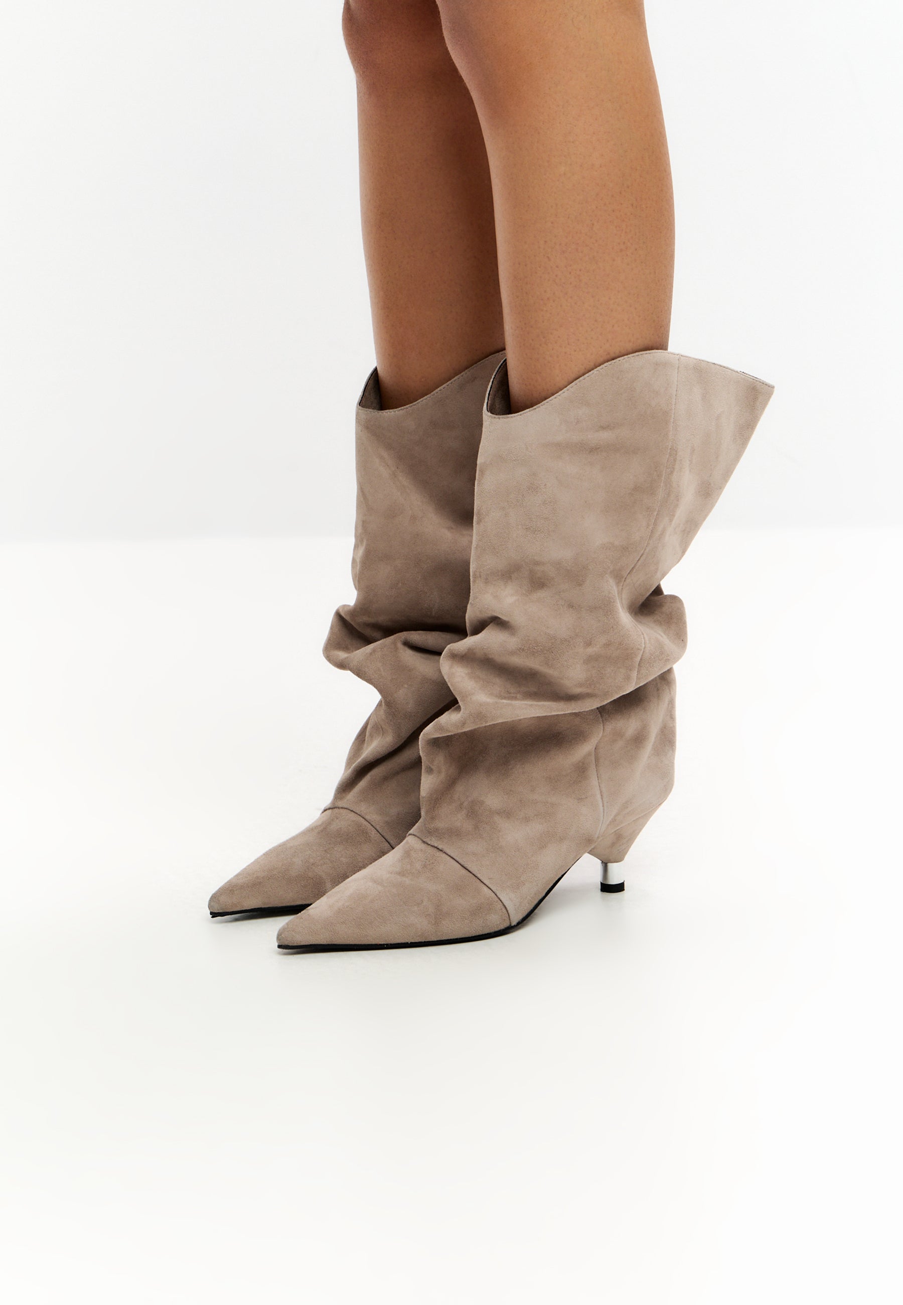 Botki na obcasie typu kitten heel – Beżowe