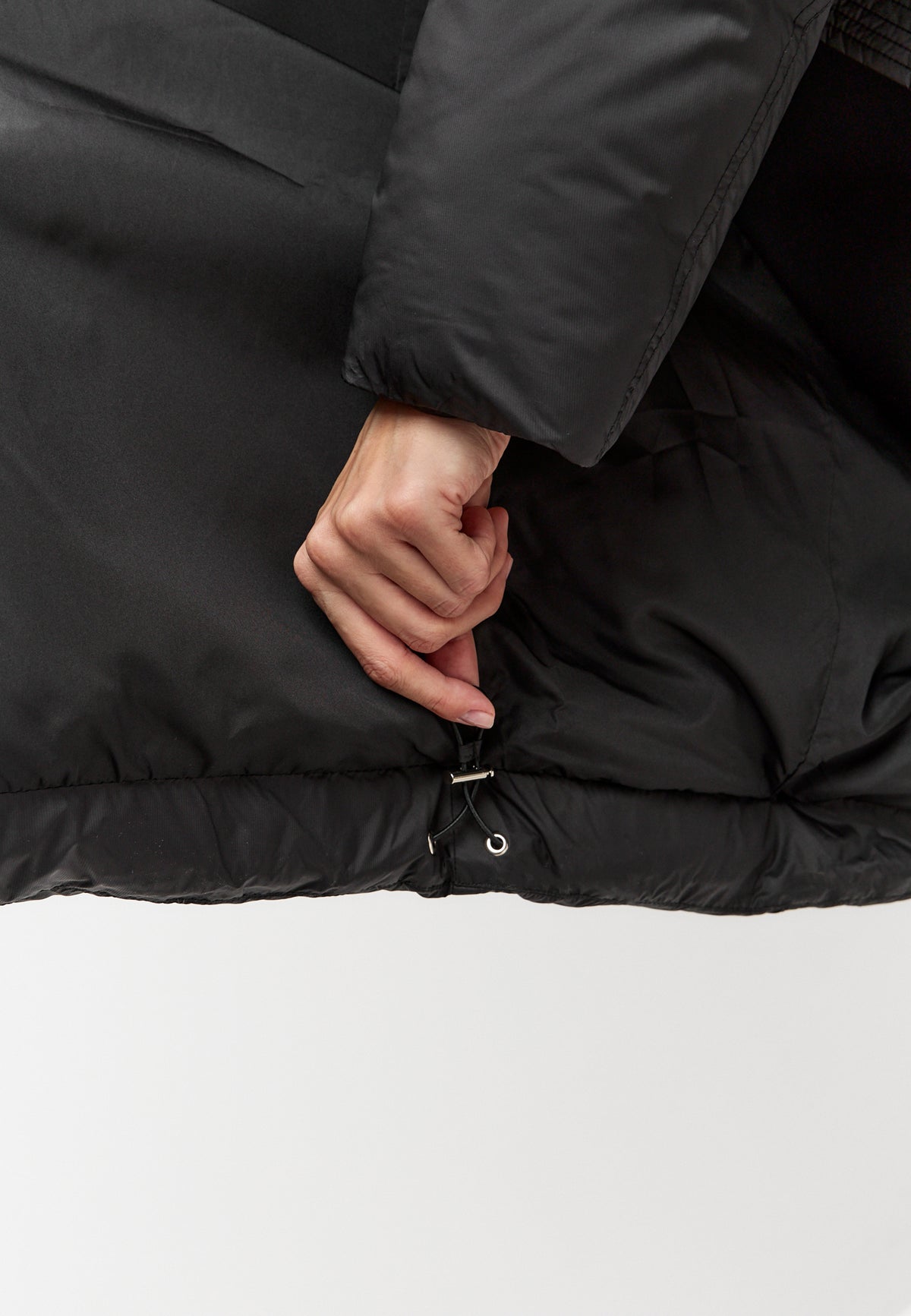 Piumino oversize con cappuccio – Nero