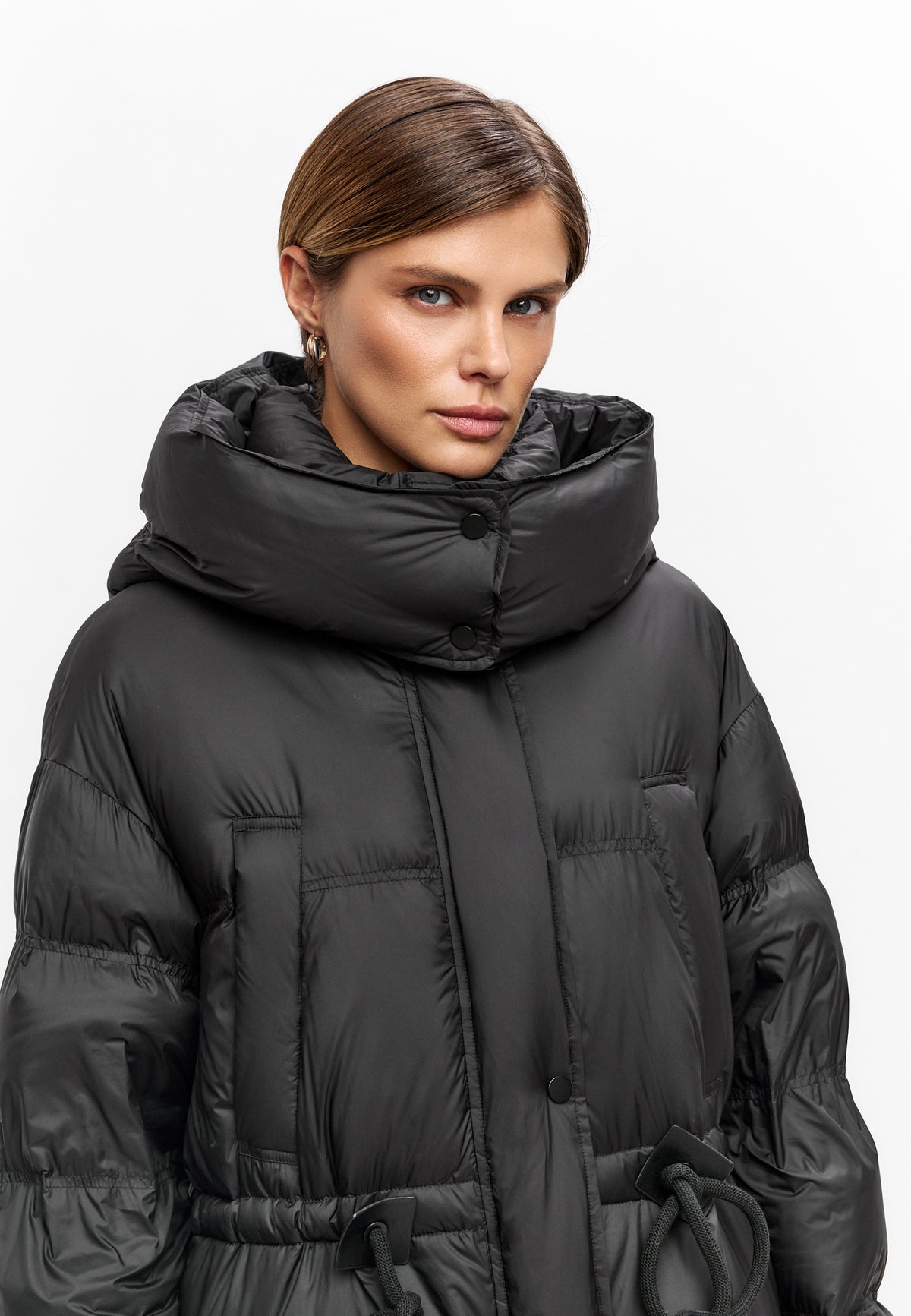 Piumino oversize con cappuccio – Nero