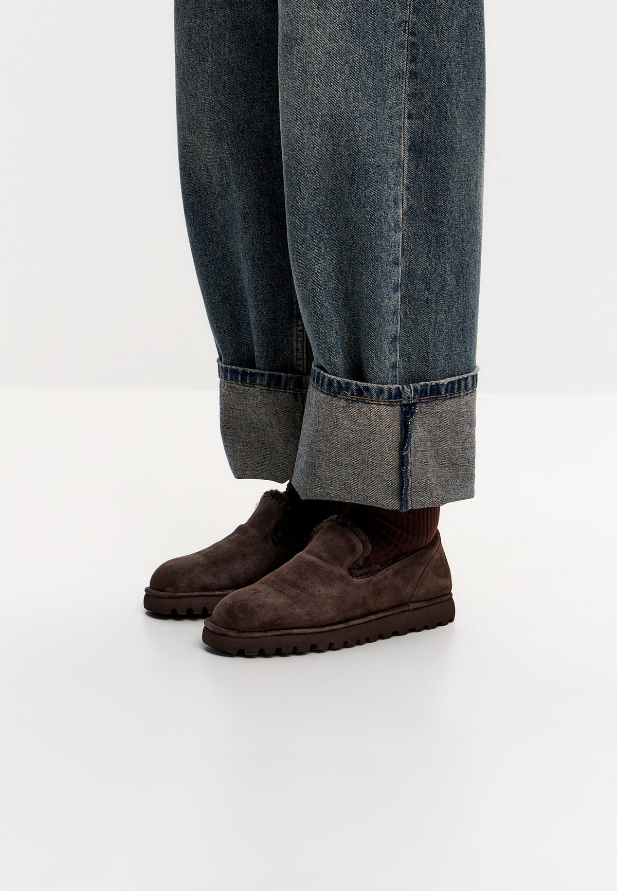 Slip-on loafers i mocka med fårskinnsfoder – Brun