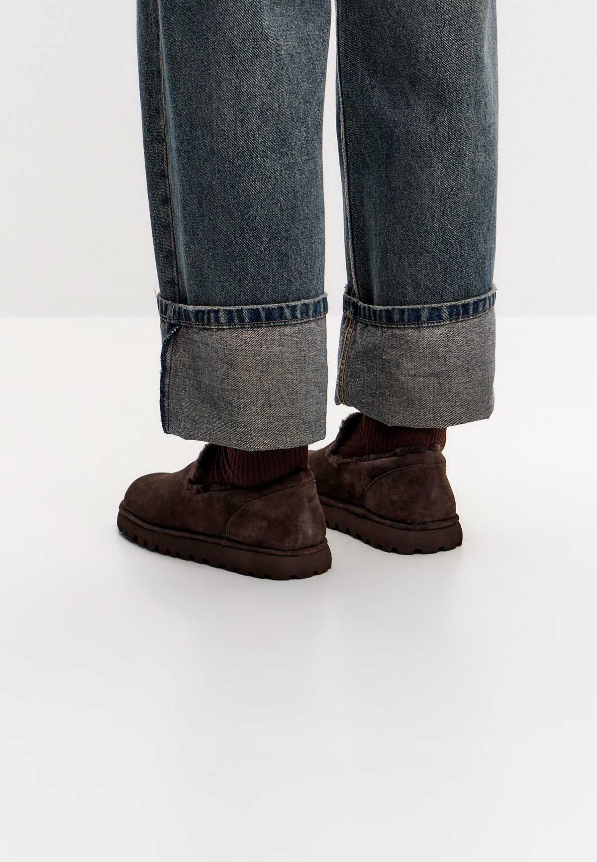 Slip-on loafers i mocka med fårskinnsfoder – Brun