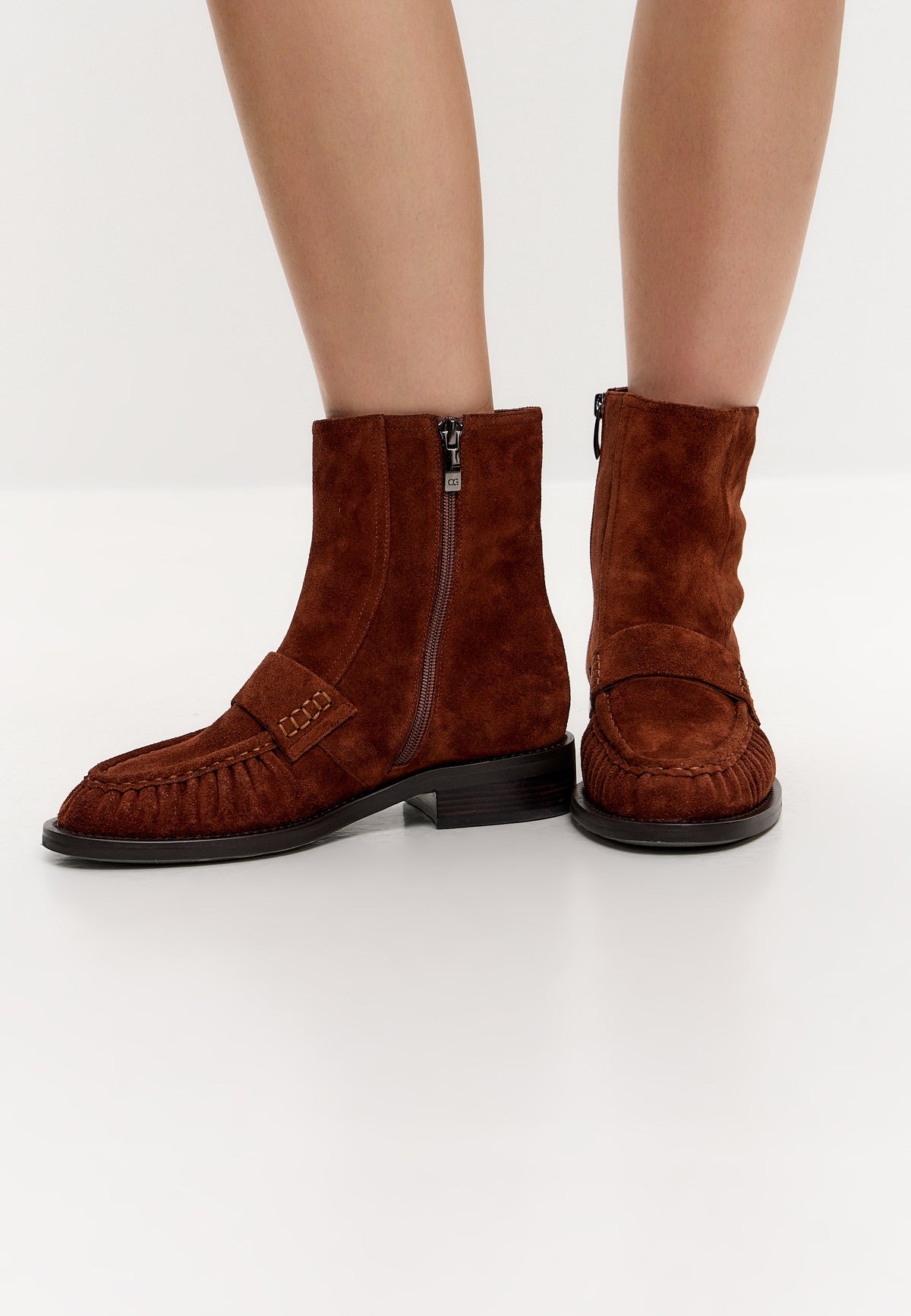 Botki zamszowe z przeszyciem typu moc toe – Brązowe