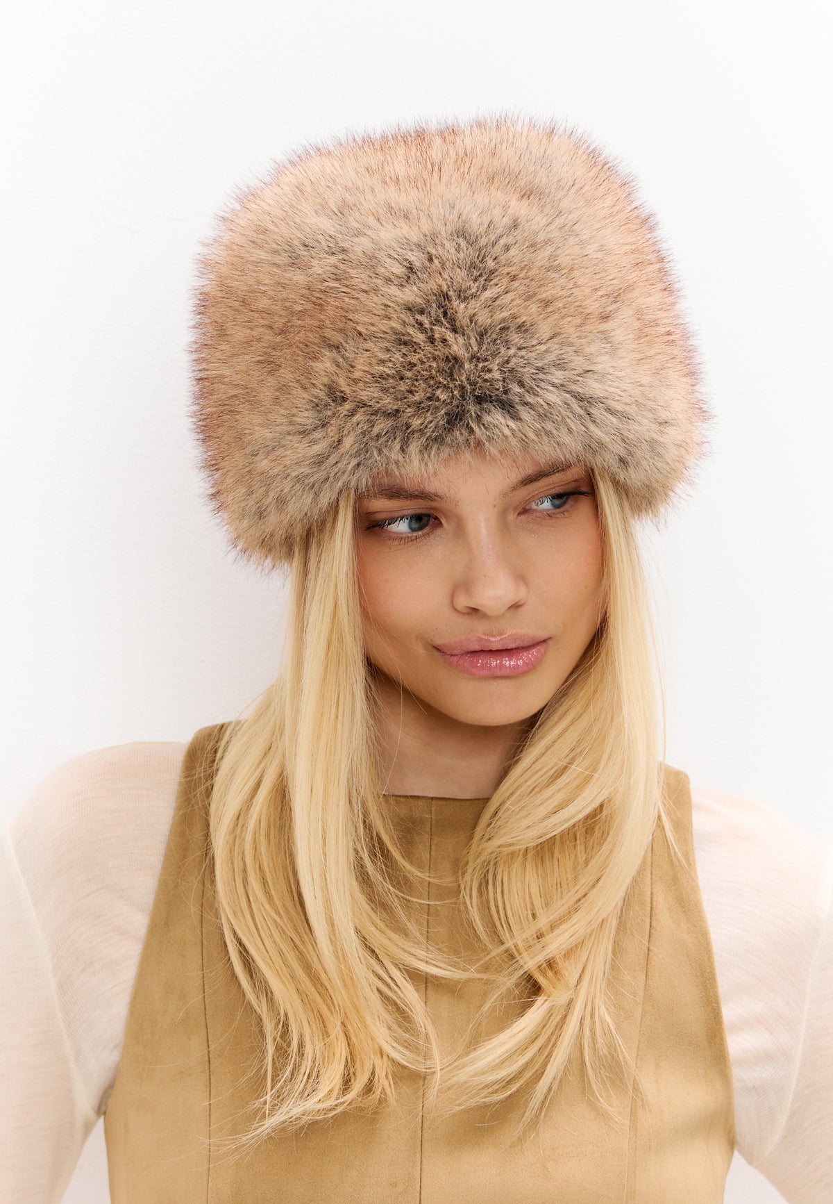 Vinterhat i imiteret pels – Beige