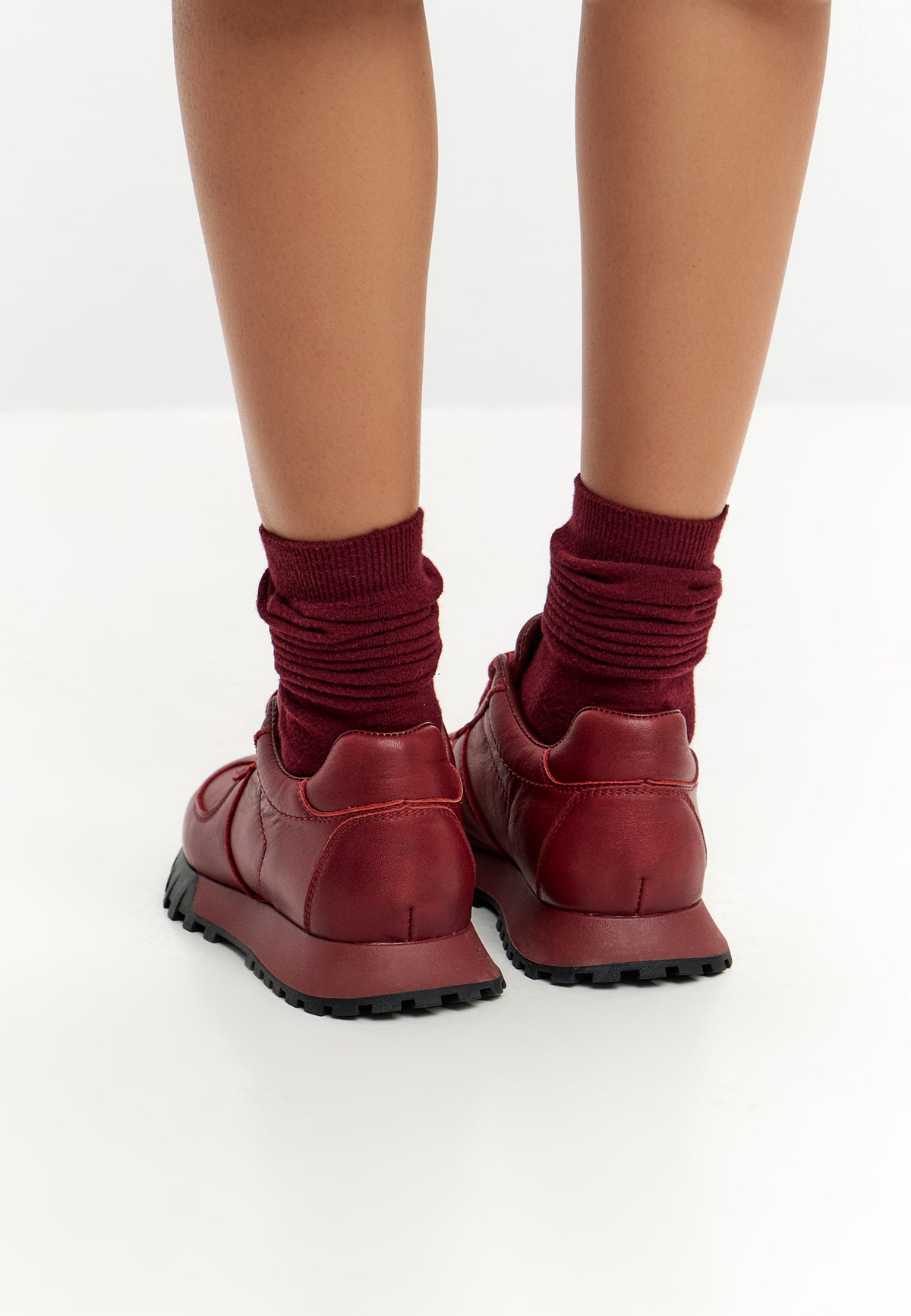 Zapatillas de piel acharolada – burdeos