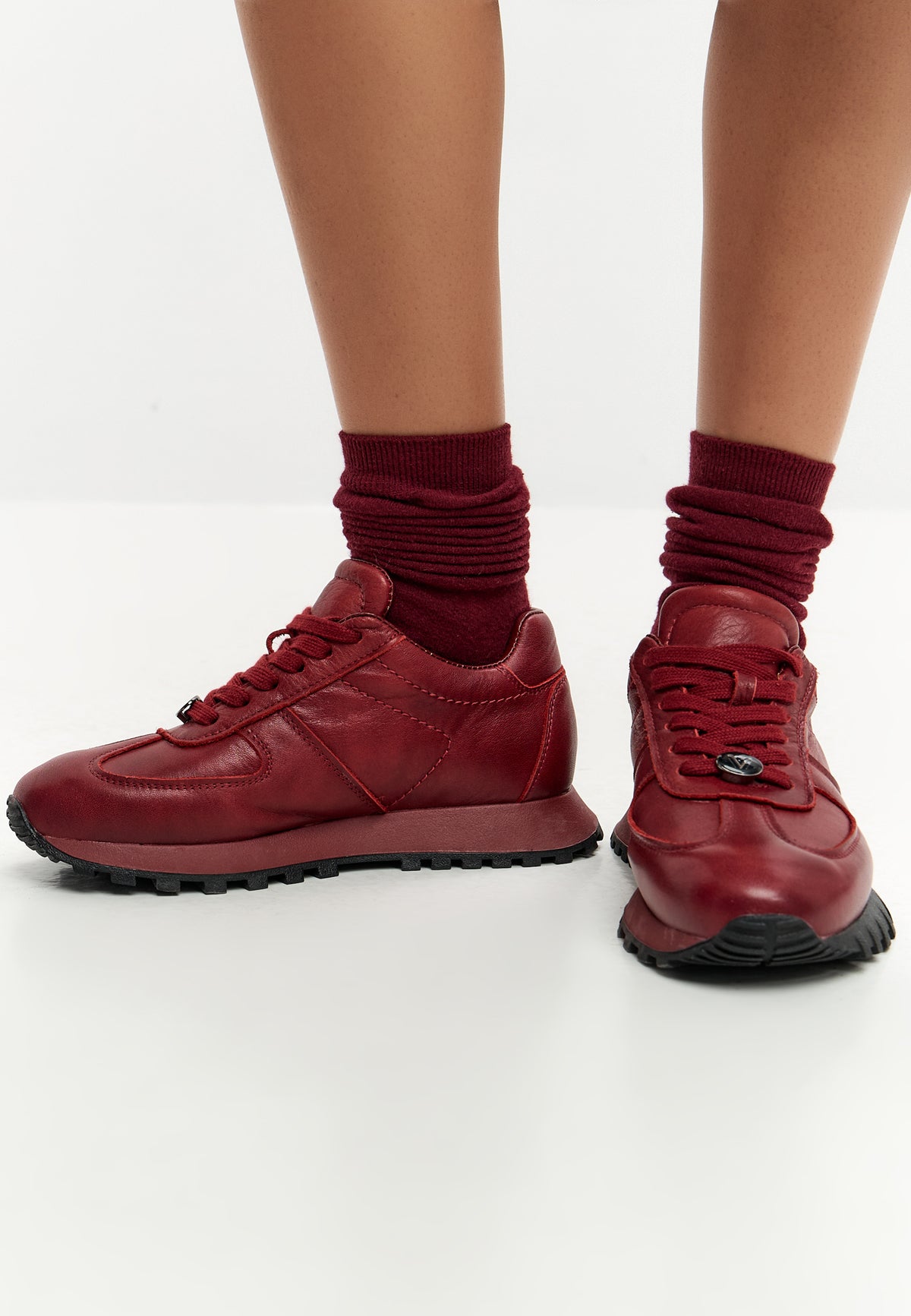 Zapatillas de piel acharolada – burdeos