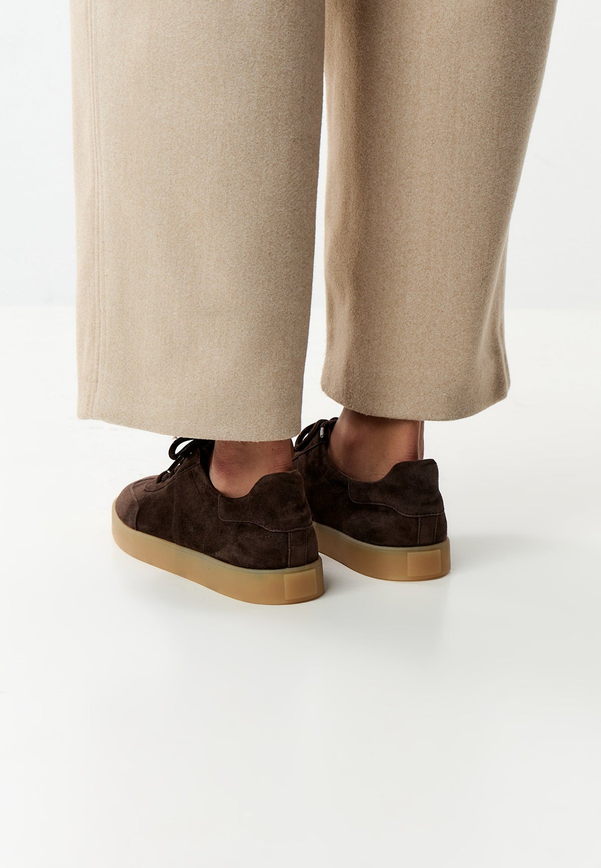 Niskie sneakersy z zamszu – Czekoladowy