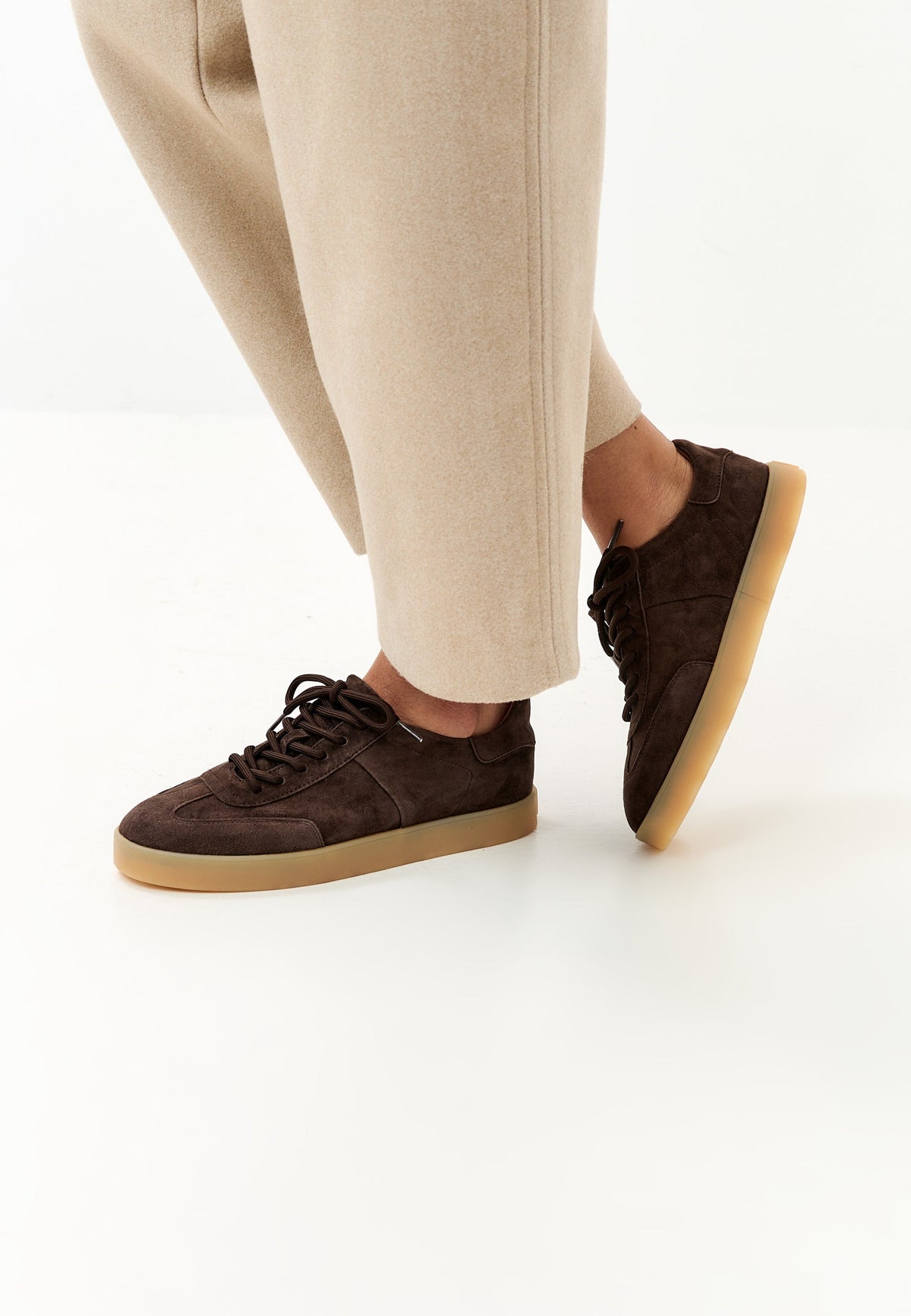 Niskie sneakersy z zamszu – Czekoladowy
