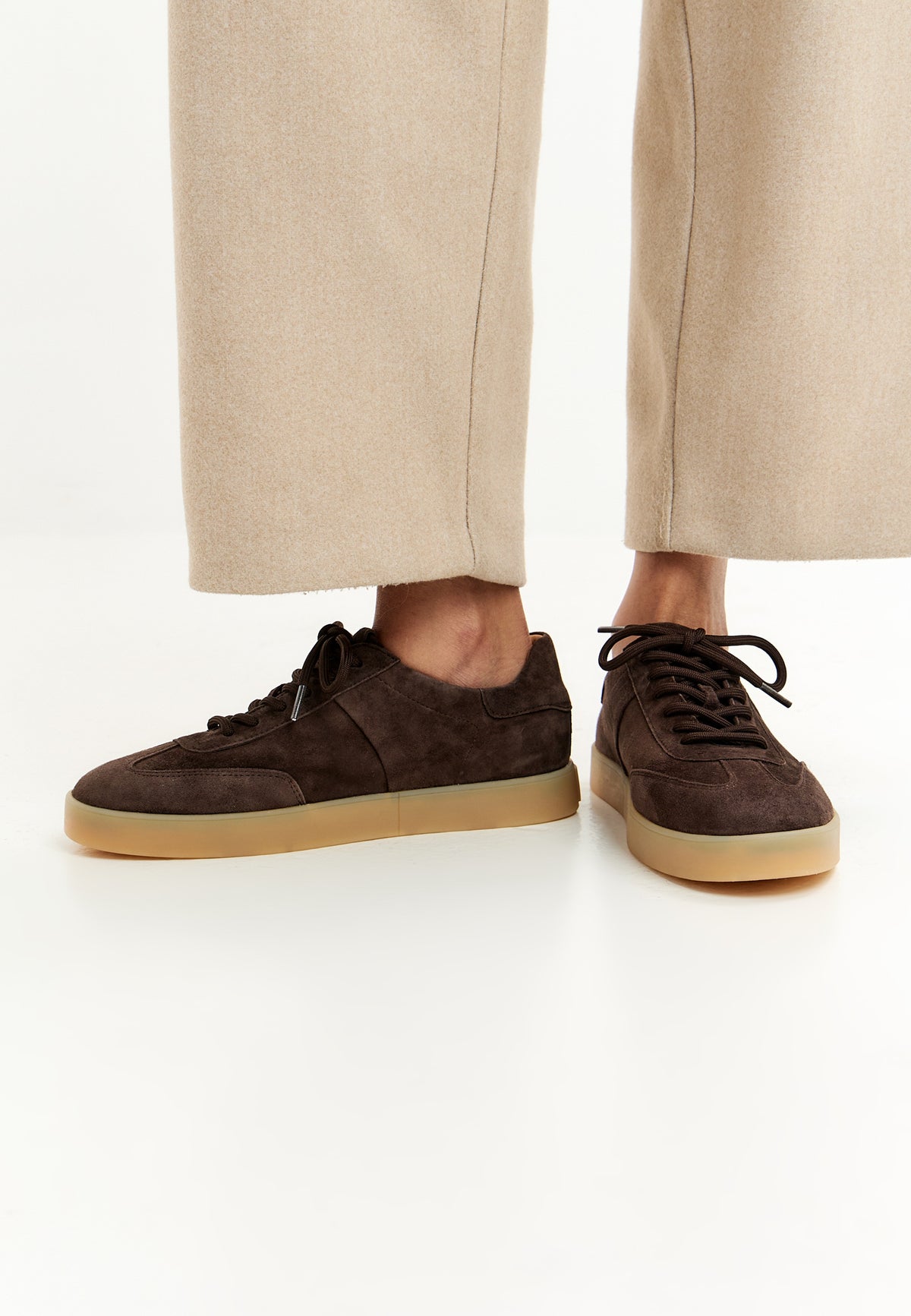 Niskie sneakersy z zamszu – Czekoladowy