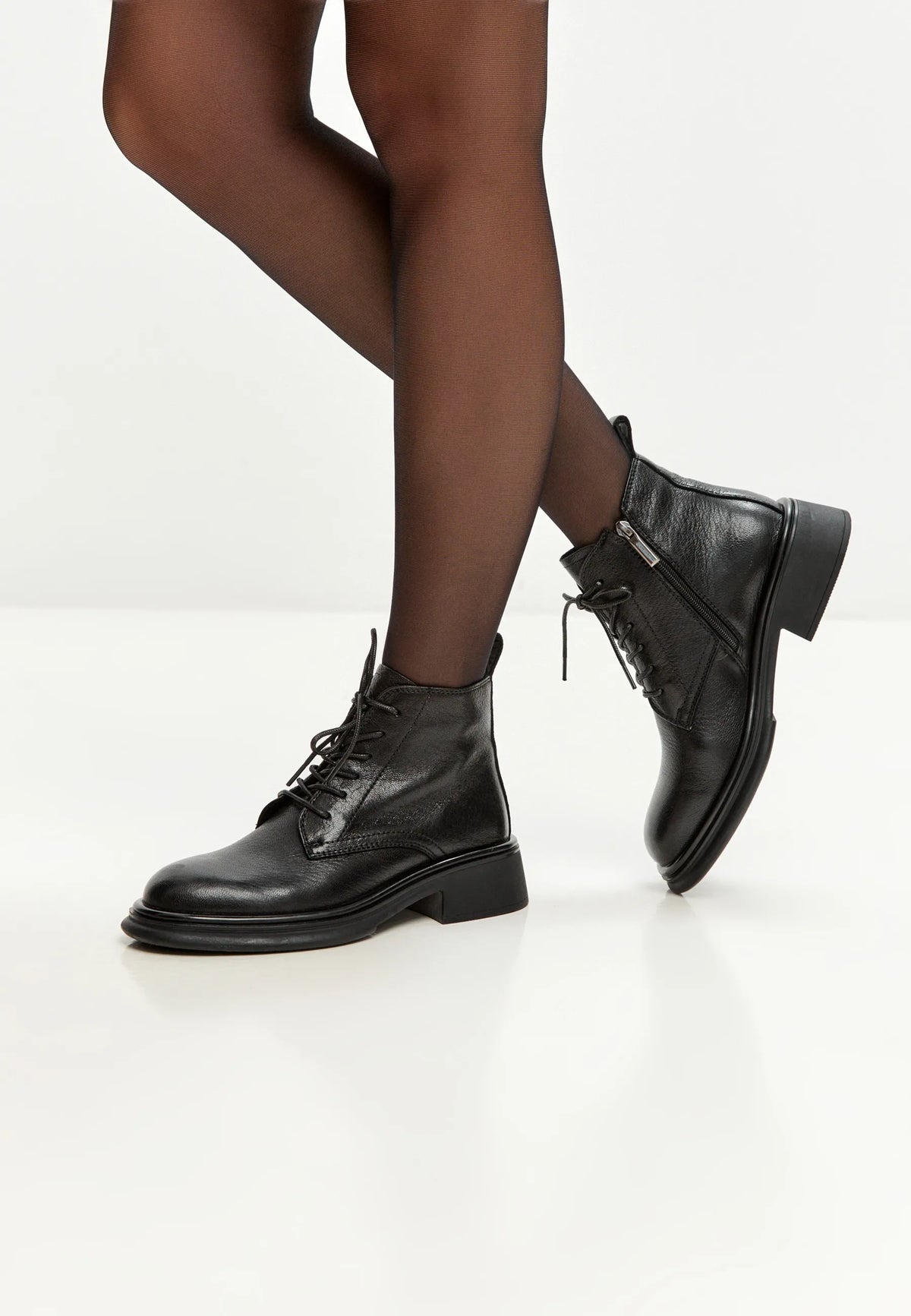 Refined Utility Lace-Up - Black