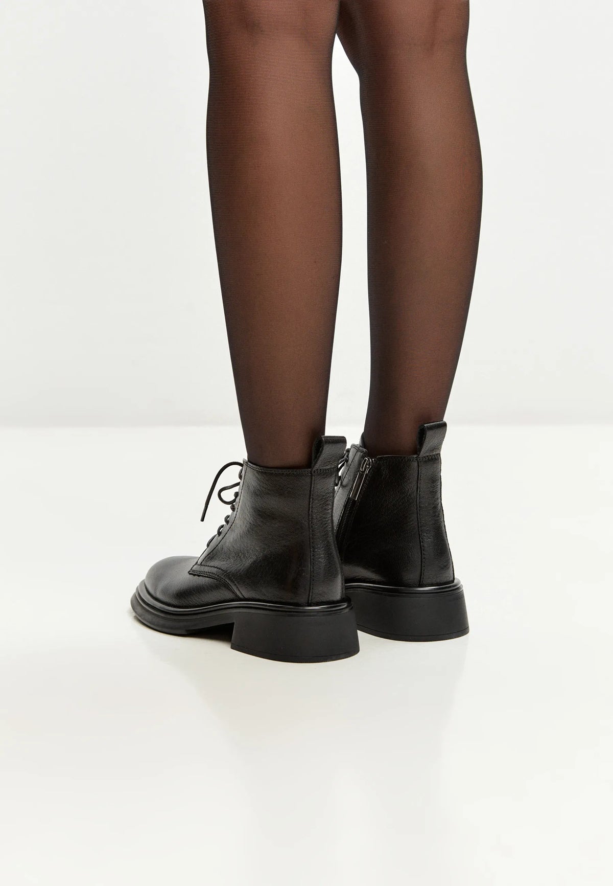 Refined Utility Lace-Up - Black