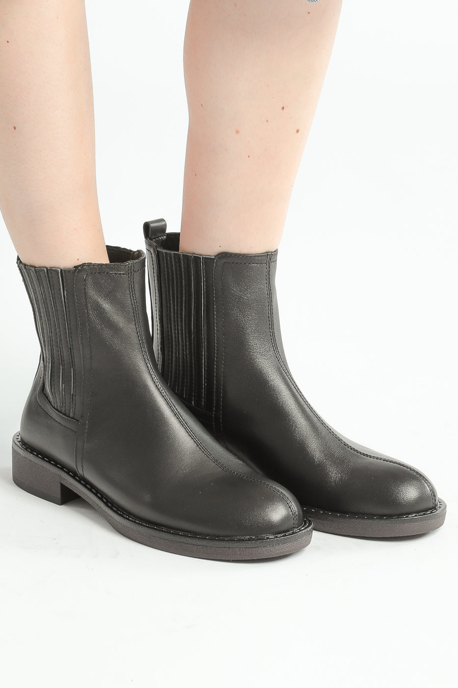 Schlanke Chelsea-Stiefel für die Stadt