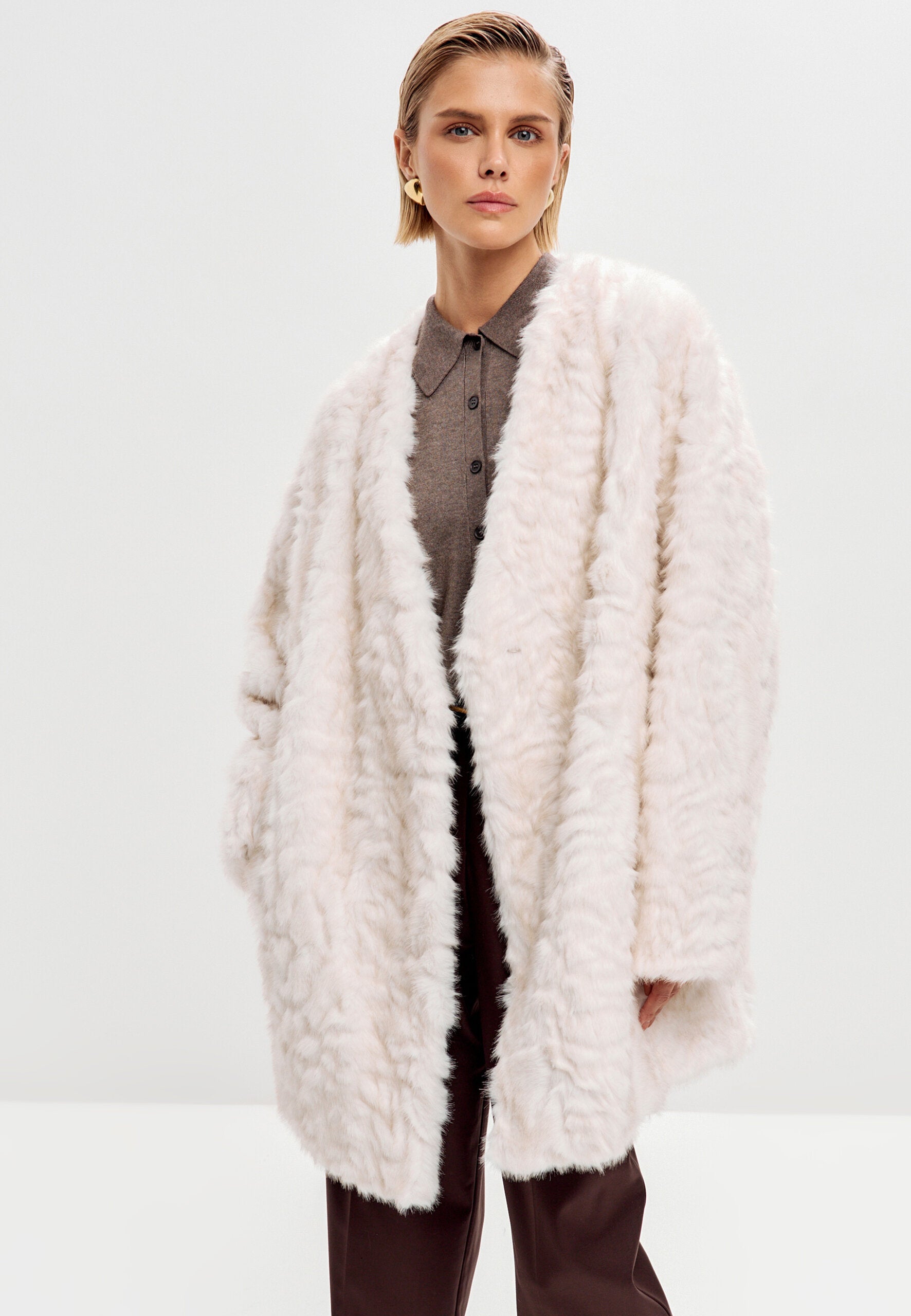 Milky Faux Fur Coat – Oversized Winter Elegance