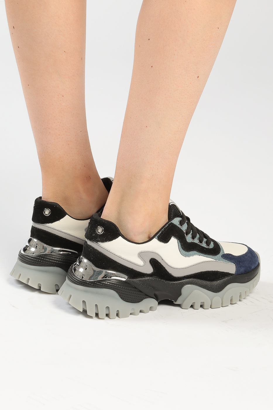 Chunky Sneakers mit mehreren Panels