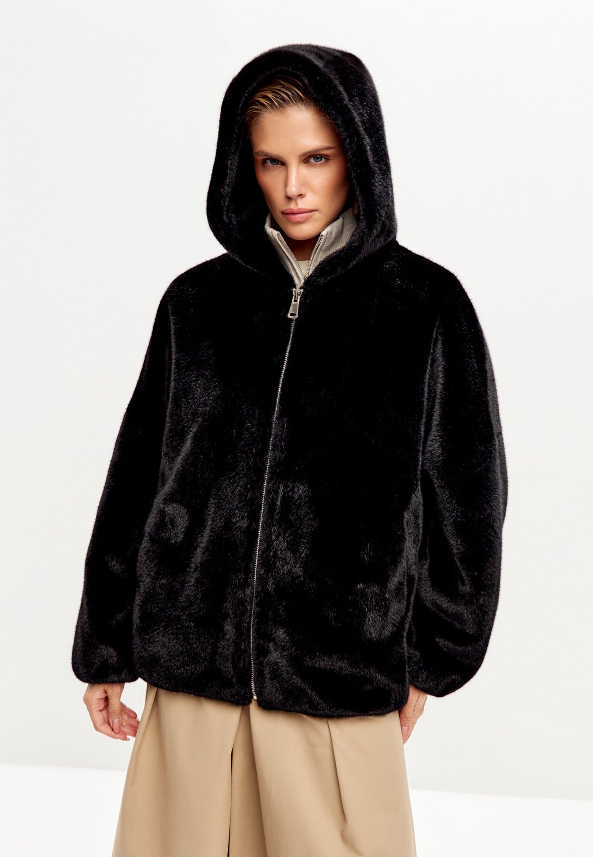 Chic Short Faux Fur Coat Neve - Black