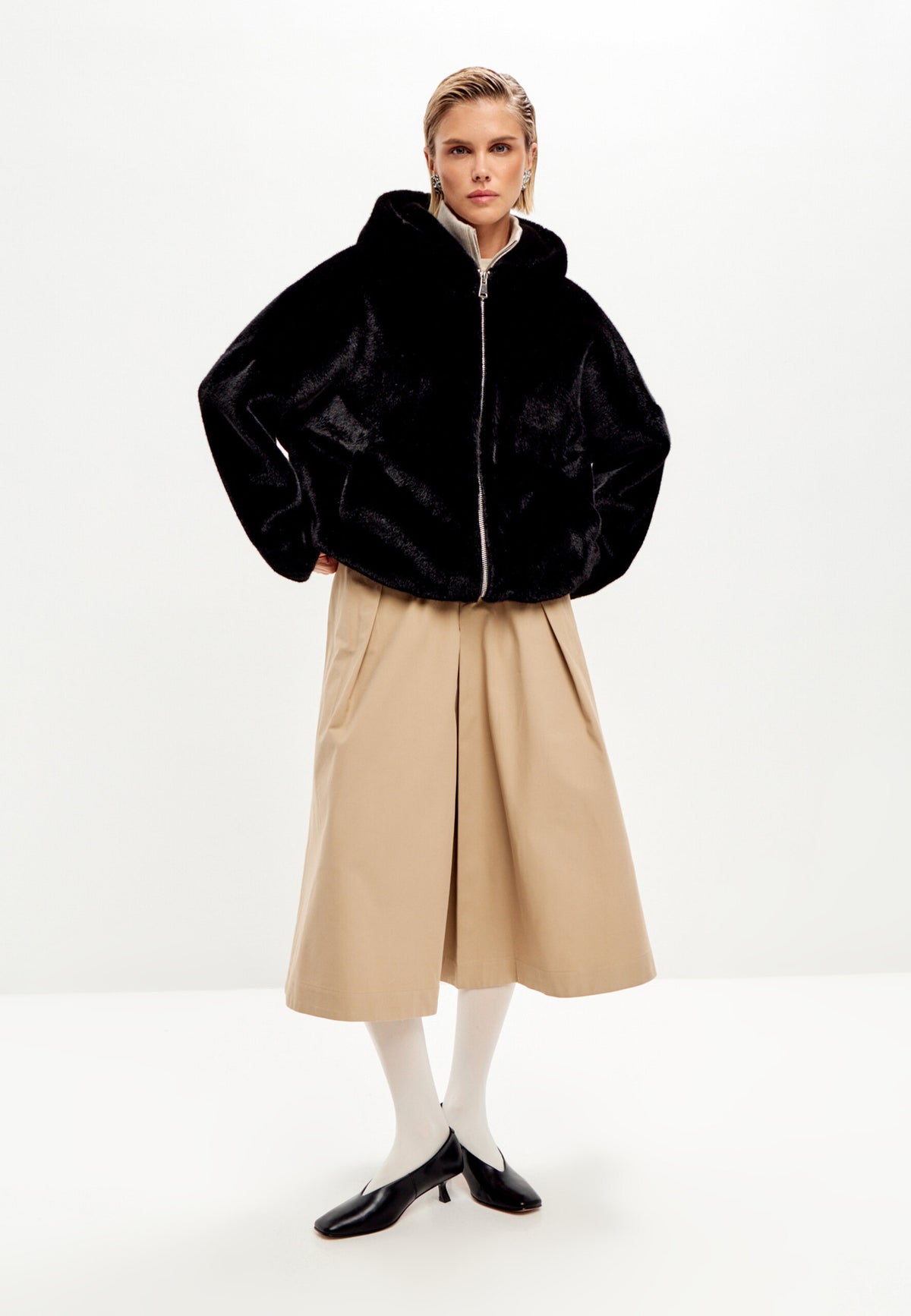 Chic Short Faux Fur Coat Neve - Black