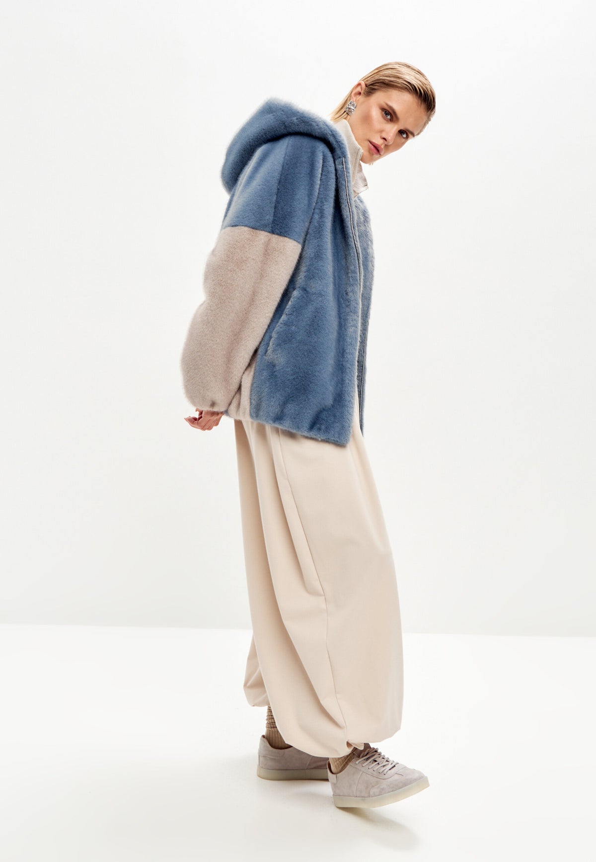 Stylish Hooded Faux Fur Jacket Reyna - Bluep