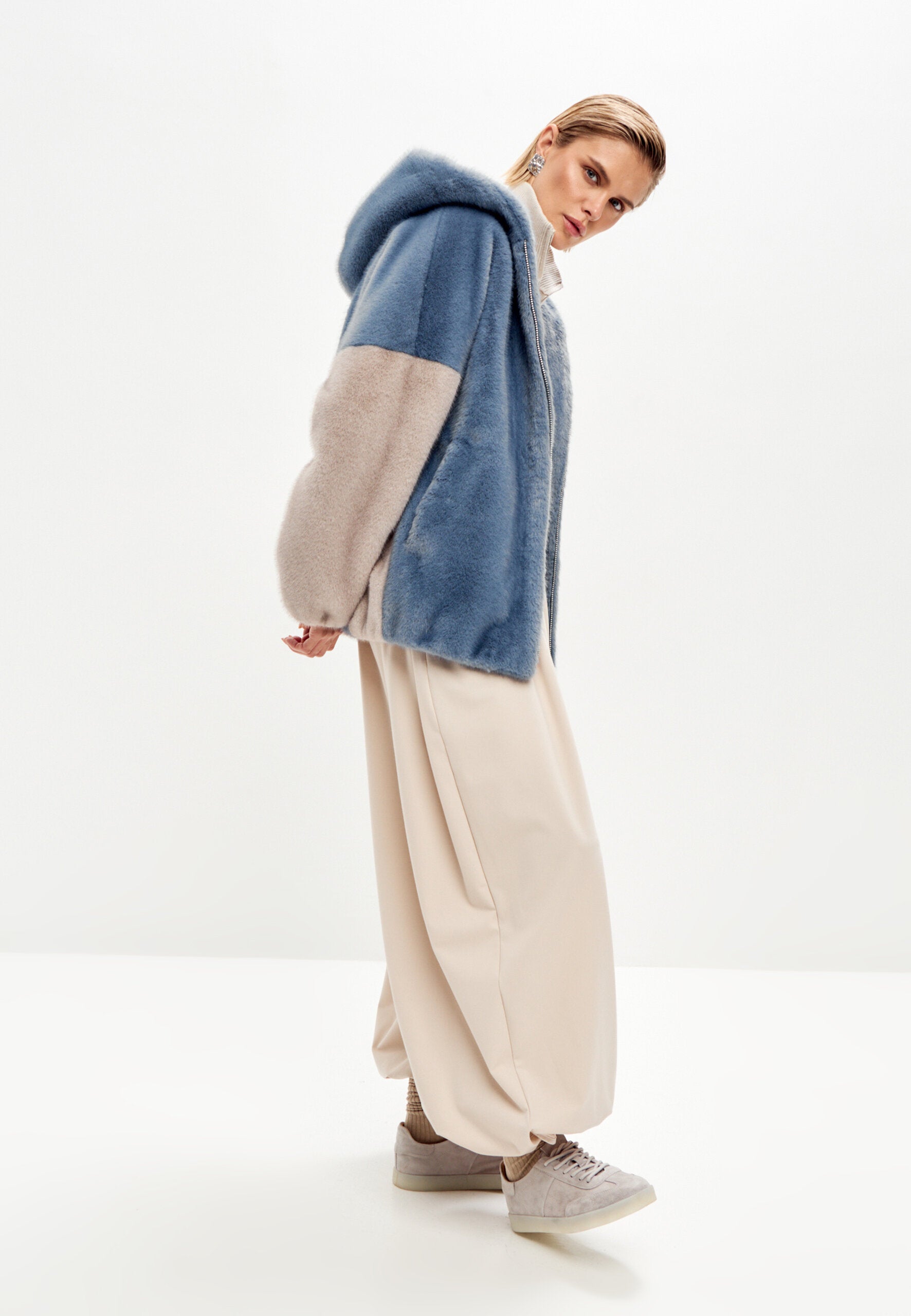 Stylish Hooded Faux Fur Jacket Reyna - Blue