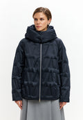 Chaqueta corta acolchada con capucha y diseño chevron – Azul