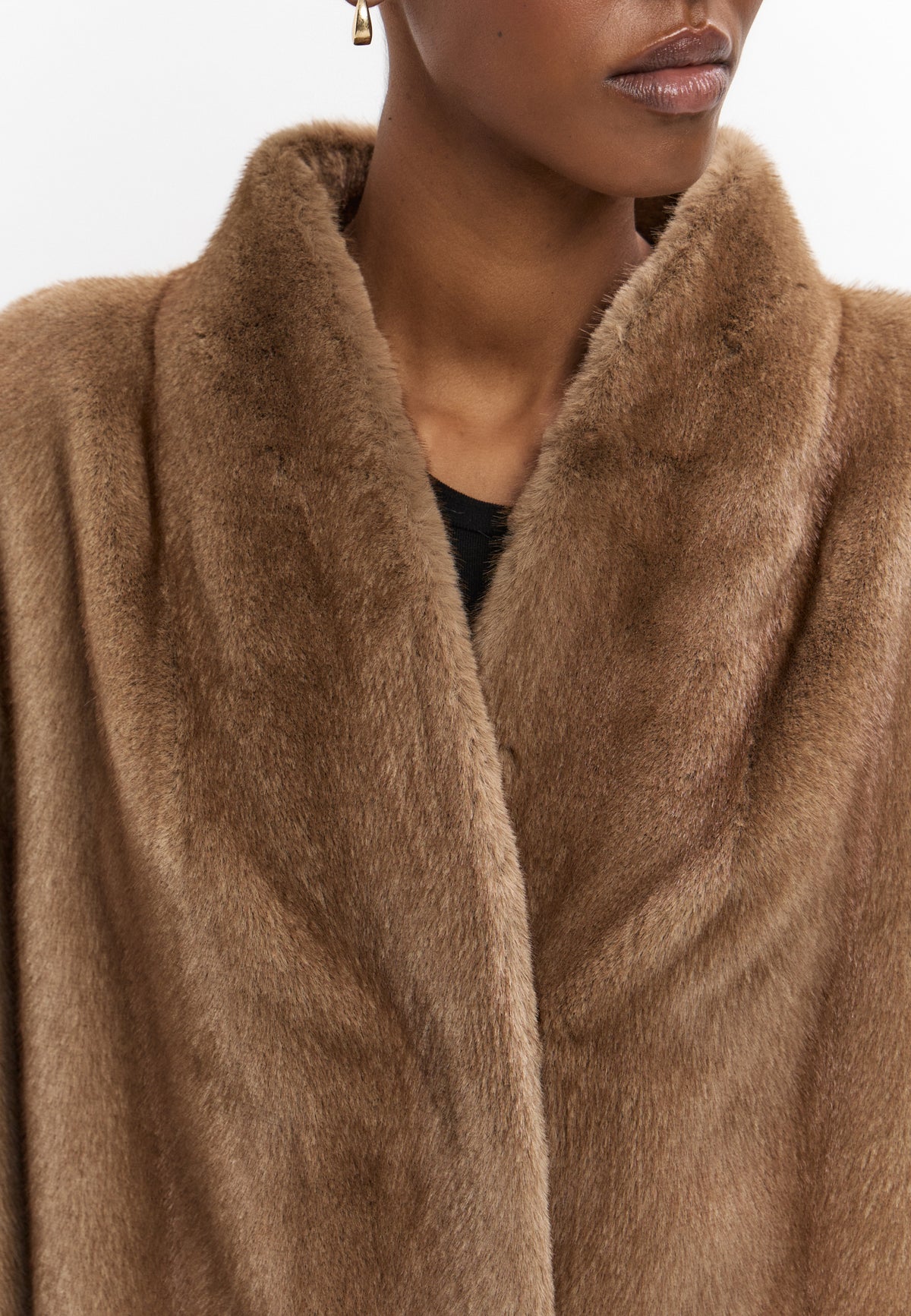 Abrigo Noir Luxe – Topo
